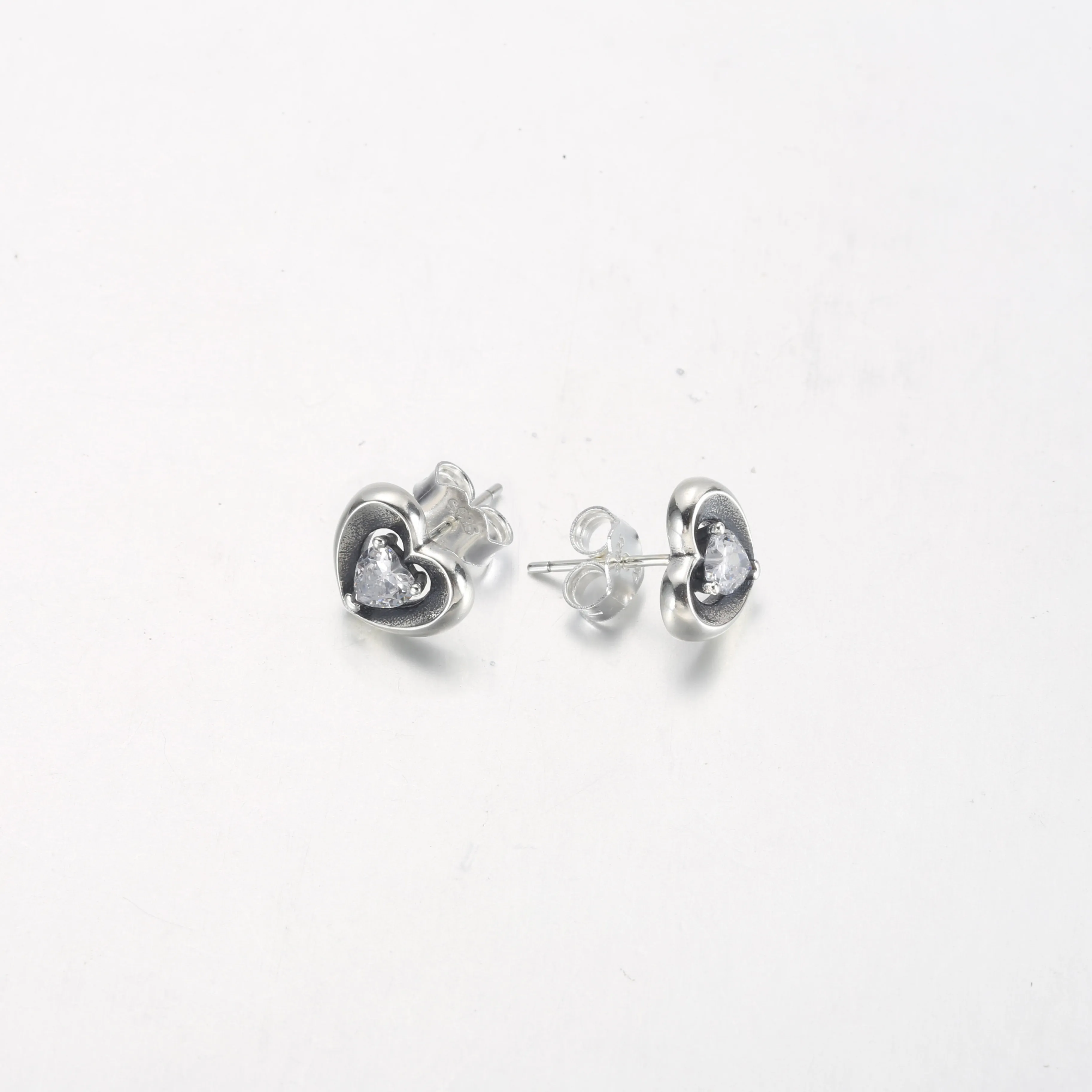 PANDORA Radiant Heart & Floating Stone Stud Earrings - 292500C01