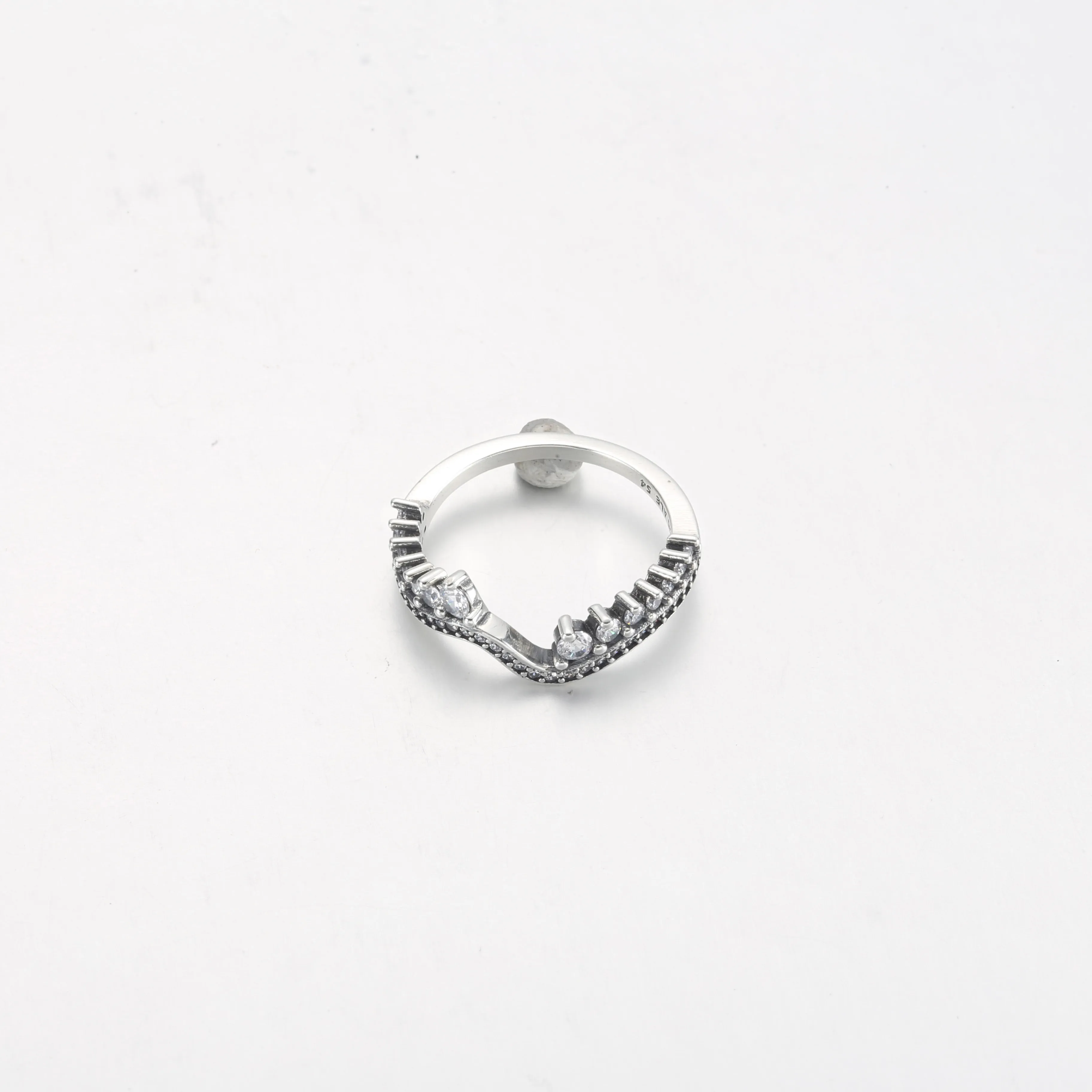 PANDORA Sparkling Asymmetric Wave Ring - 192543C01