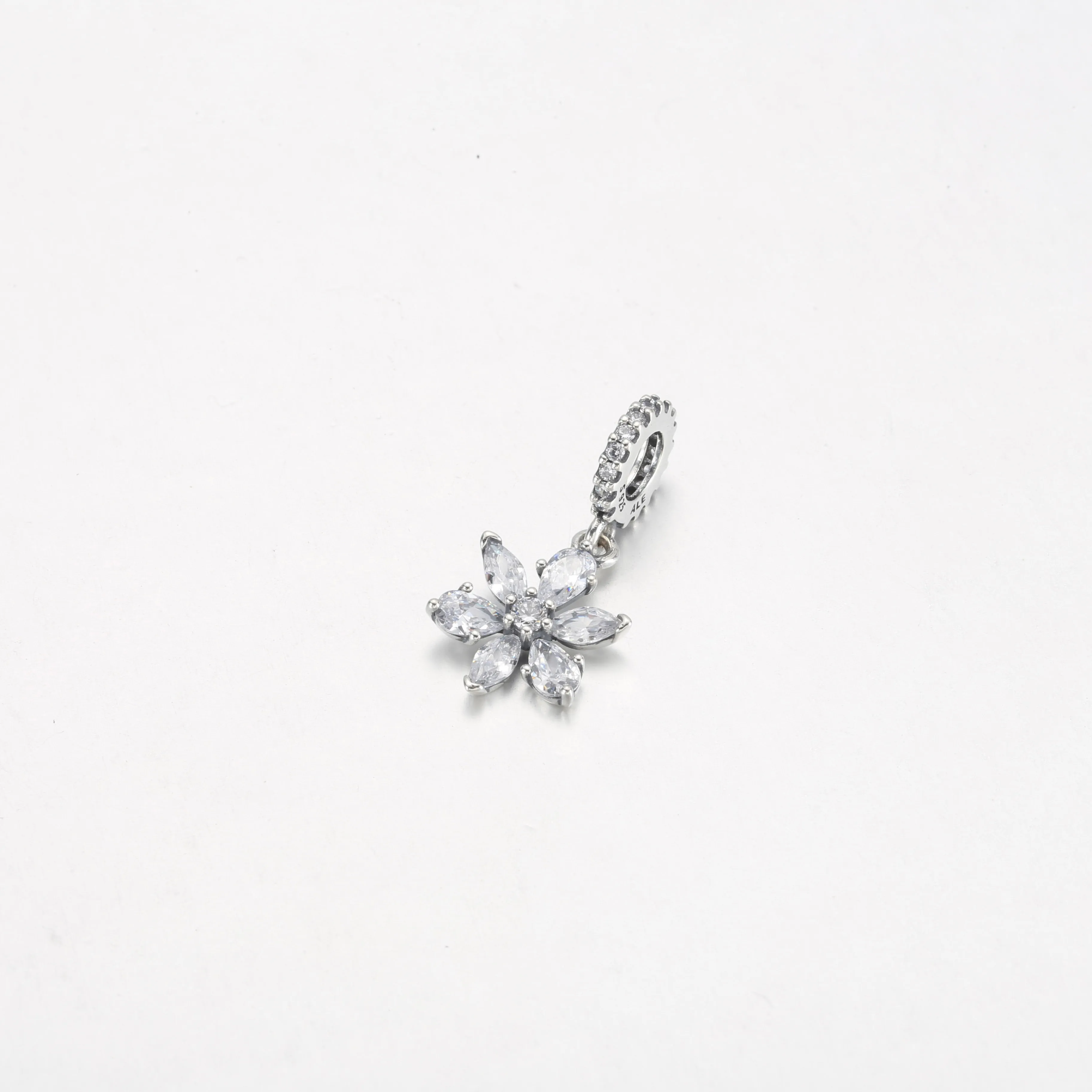 PANDORA Sparkling Herbarium Cluster Dangle Charm - 792382C01