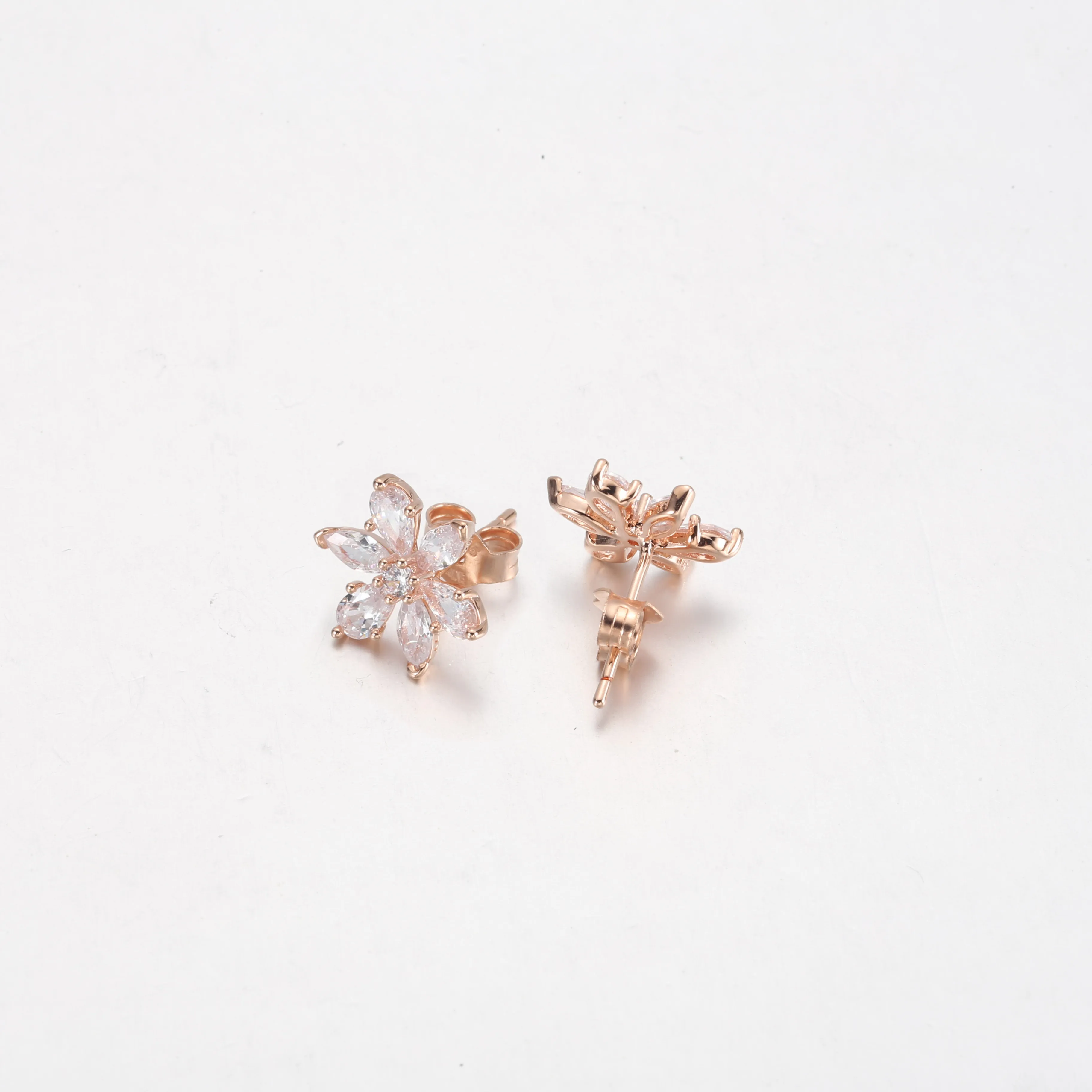 PANDORA Sparkling Herbarium Cluster Stud Earrings - 282407C01