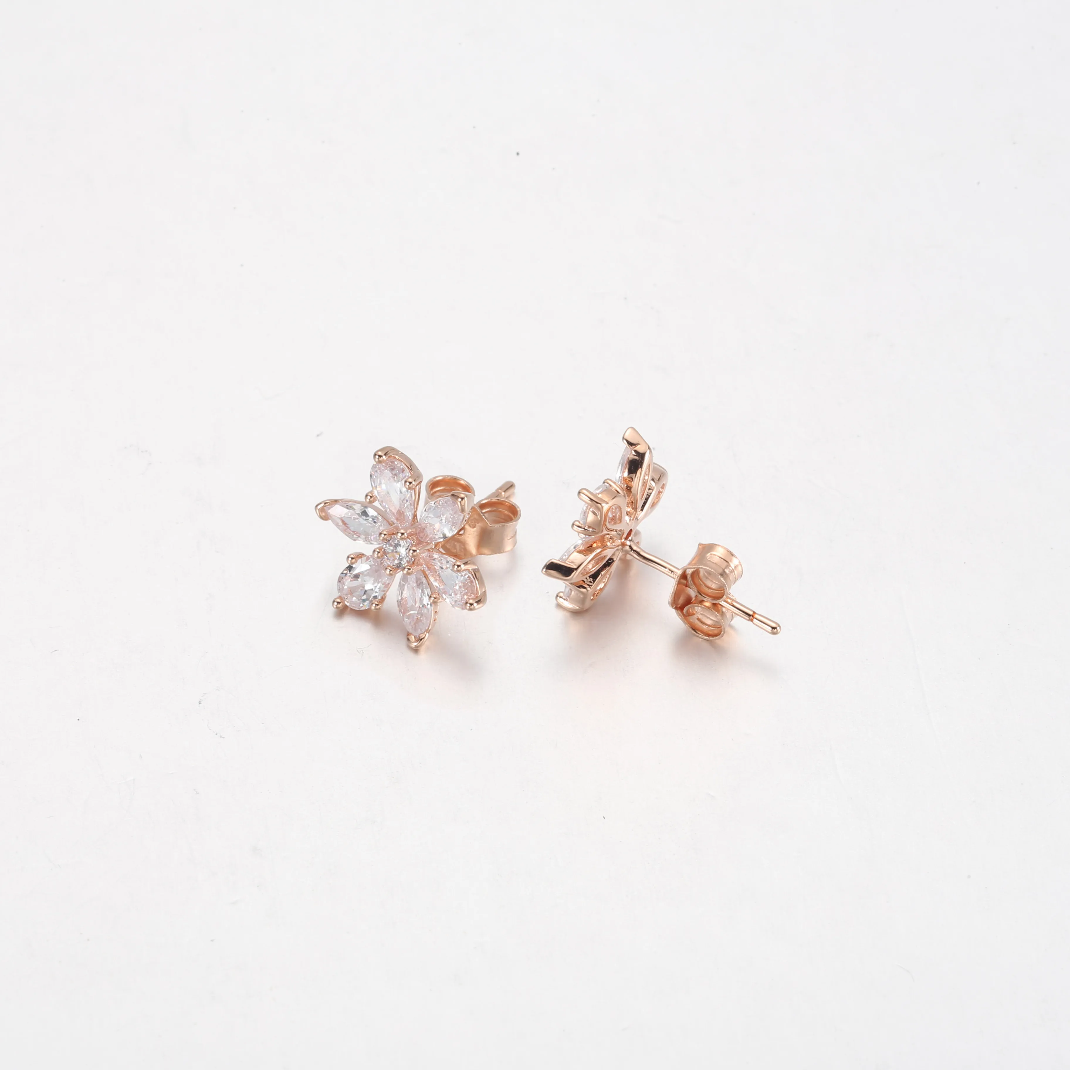 PANDORA Sparkling Herbarium Cluster Stud Earrings - 282407C01