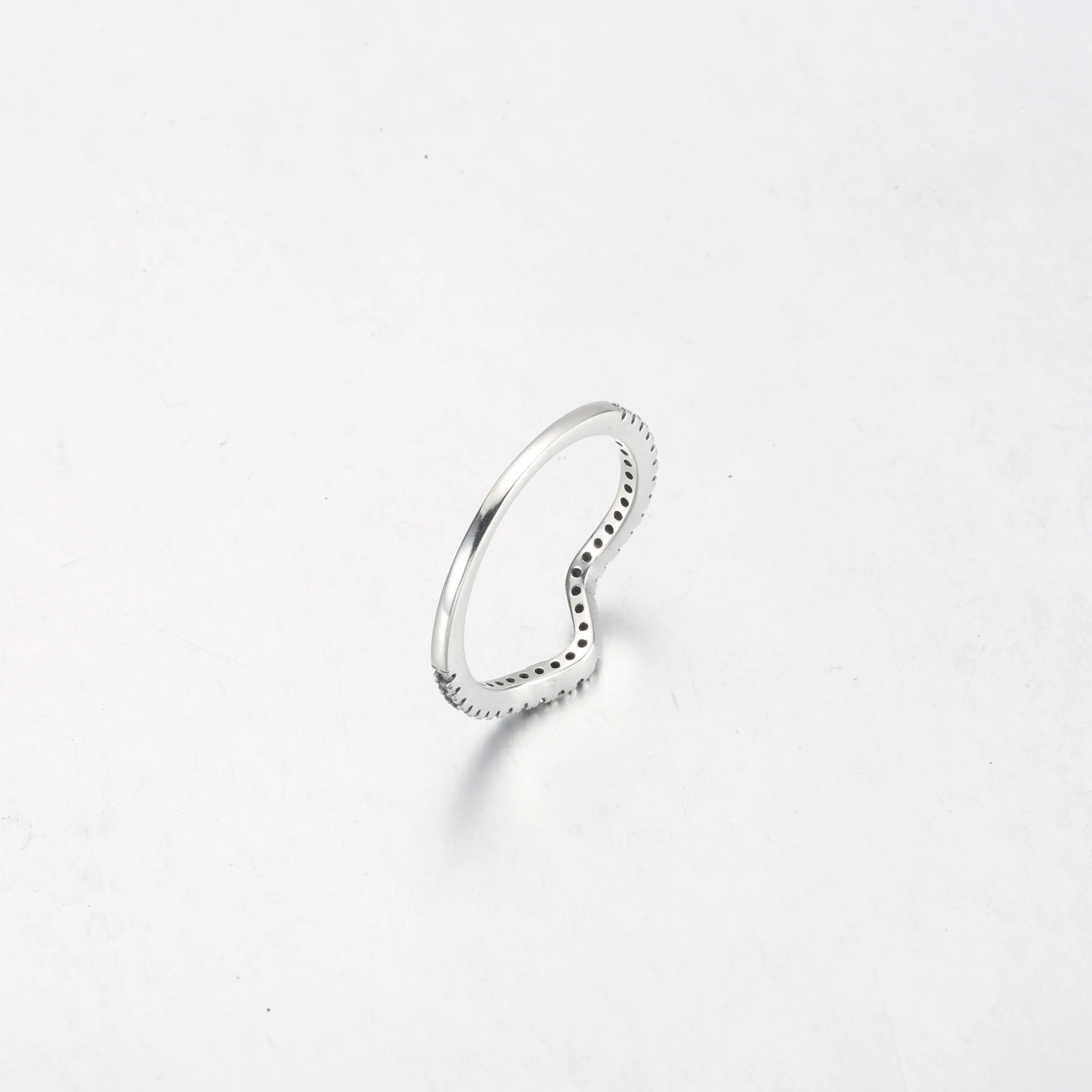 PANDORA Sparkling Wave Ring - 192539C01