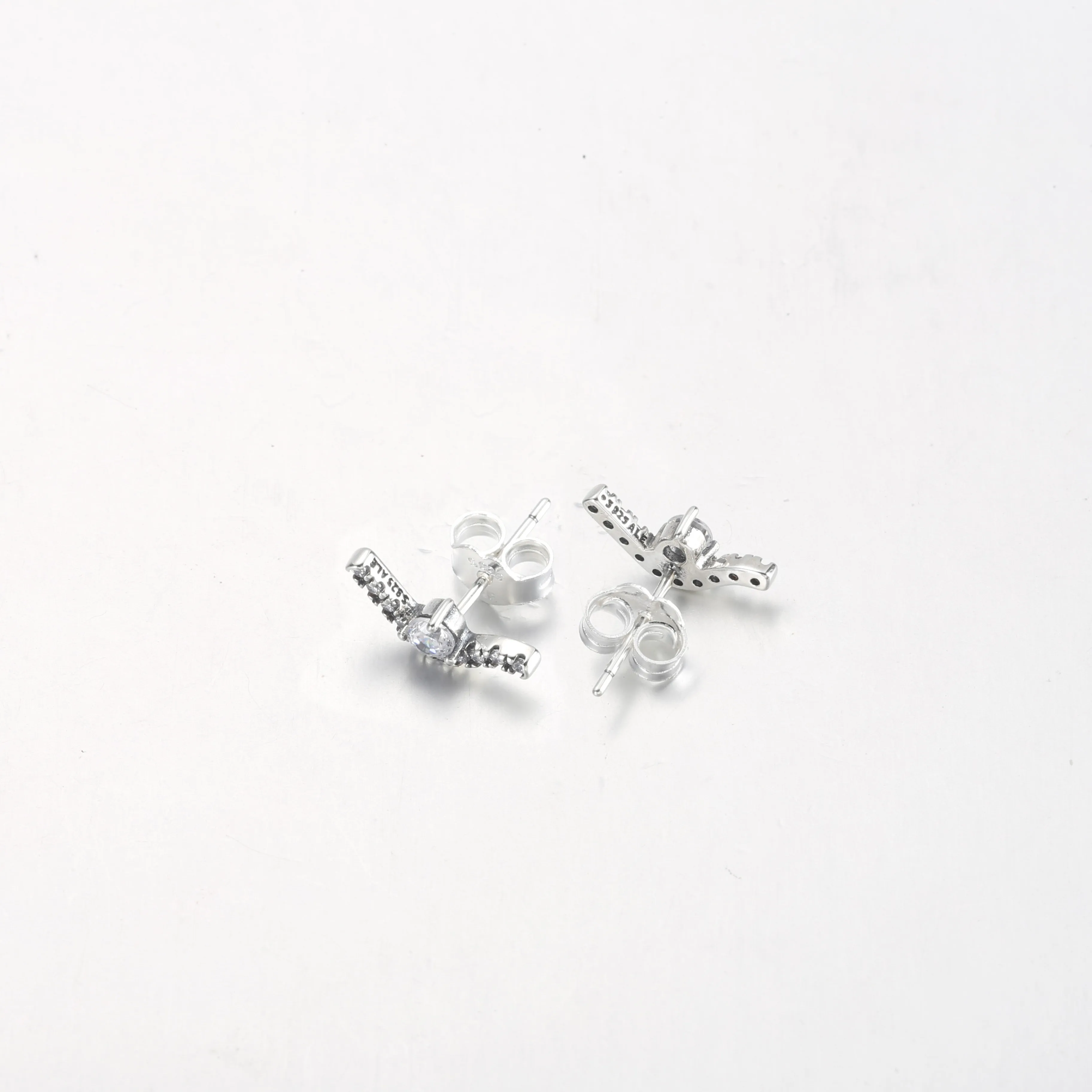 PANDORA Sparkling Wave Stud Earrings - 292544C01