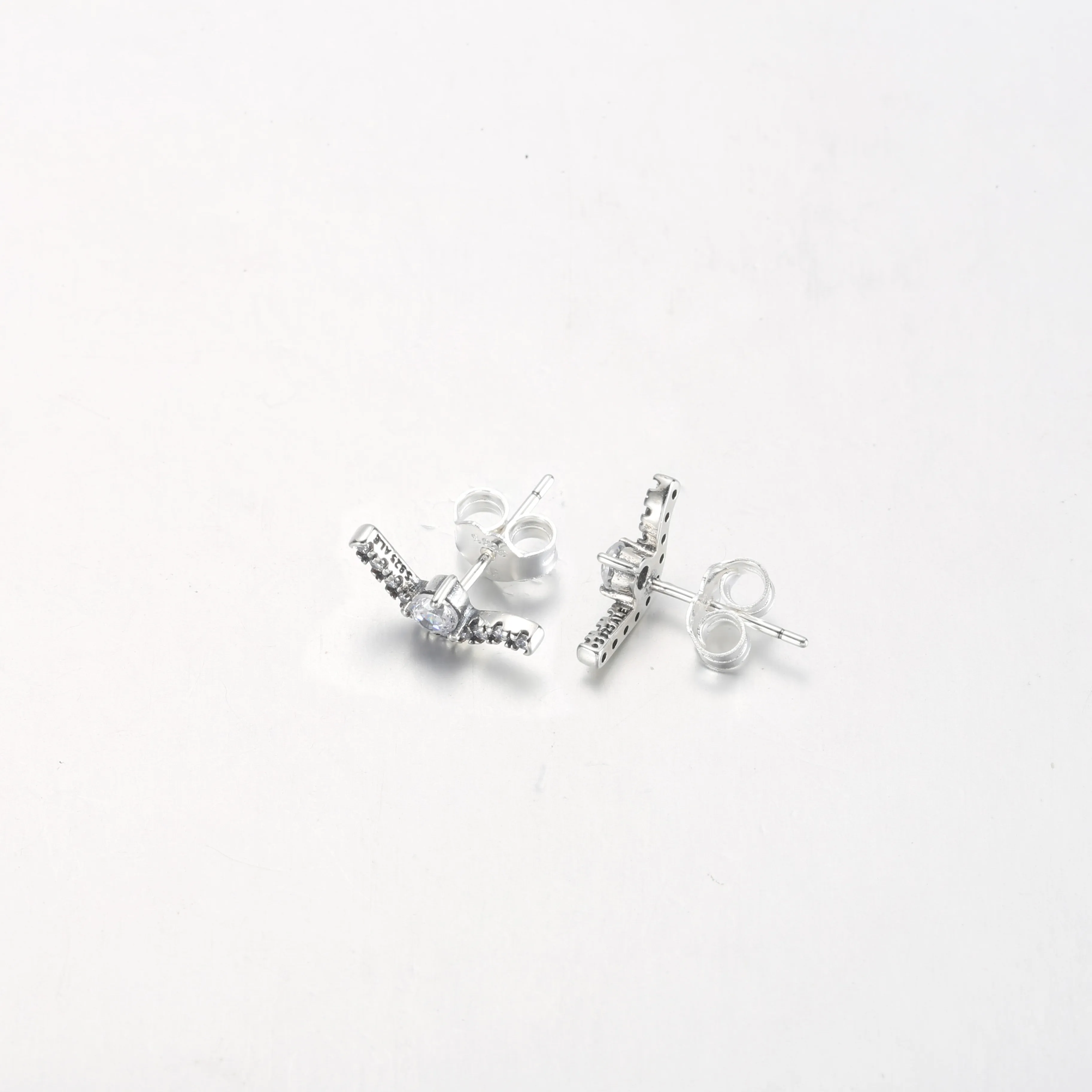 PANDORA Sparkling Wave Stud Earrings - 292544C01