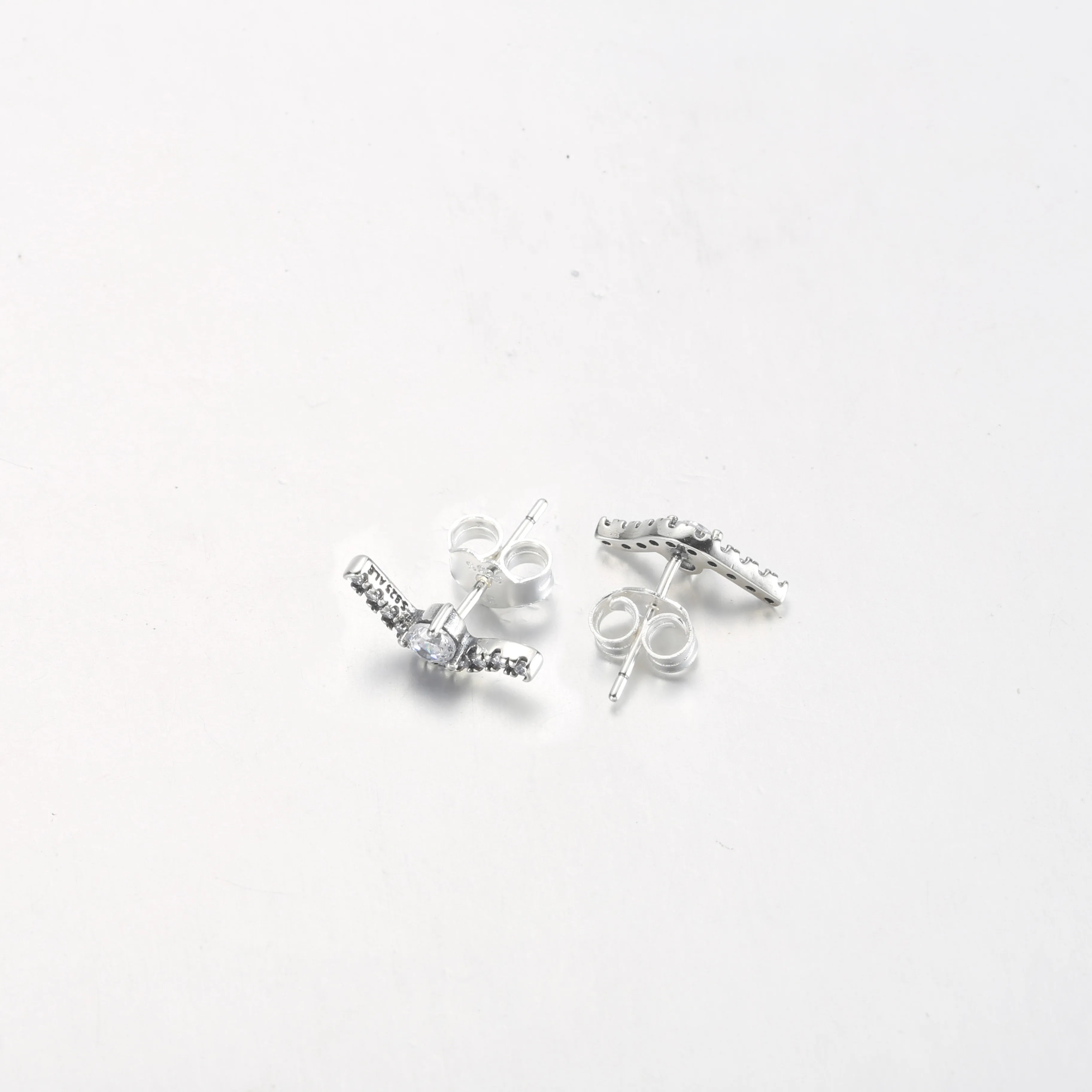 PANDORA Sparkling Wave Stud Earrings - 292544C01