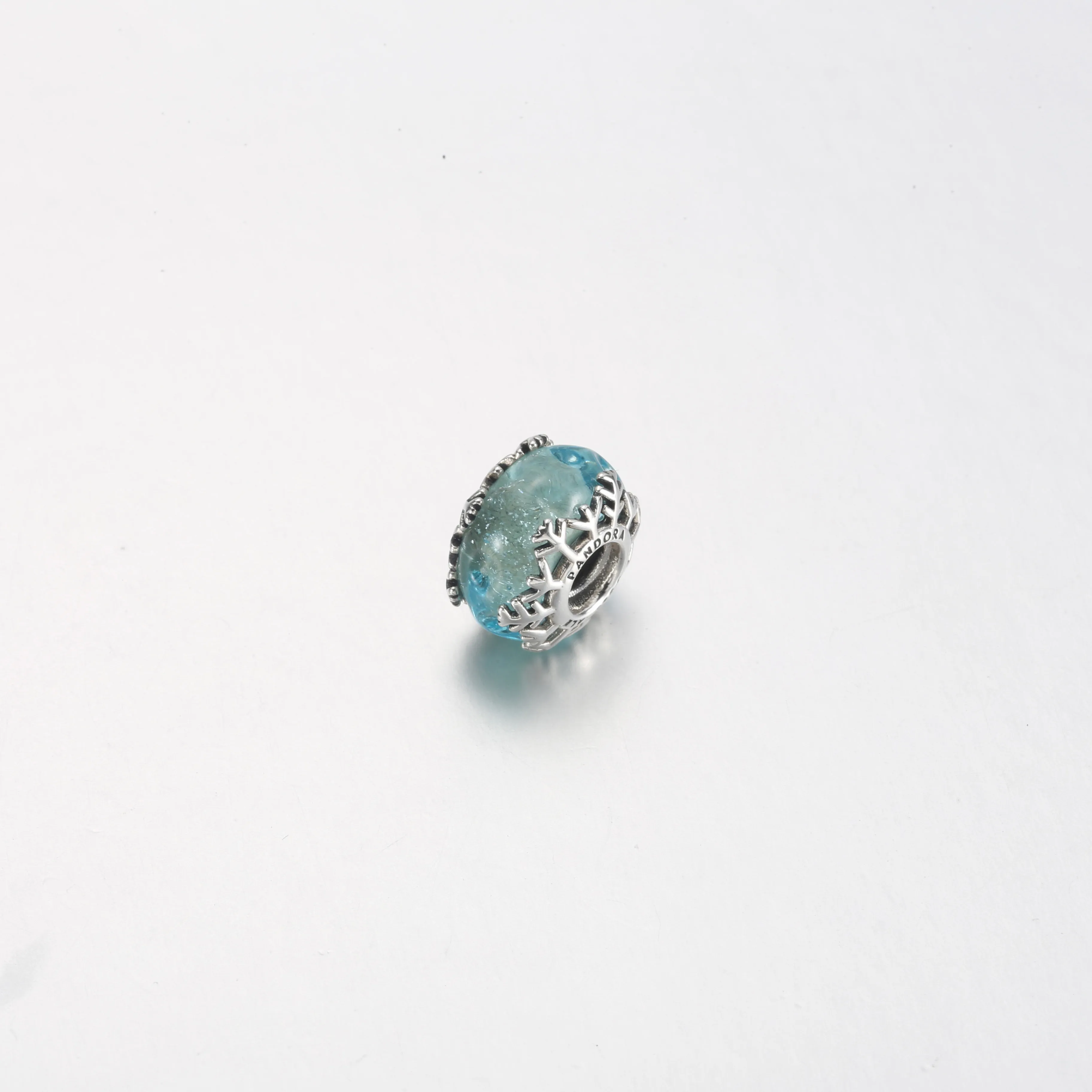 PANDORA Winter Blue Snowflake Murano Charm - 792377C00