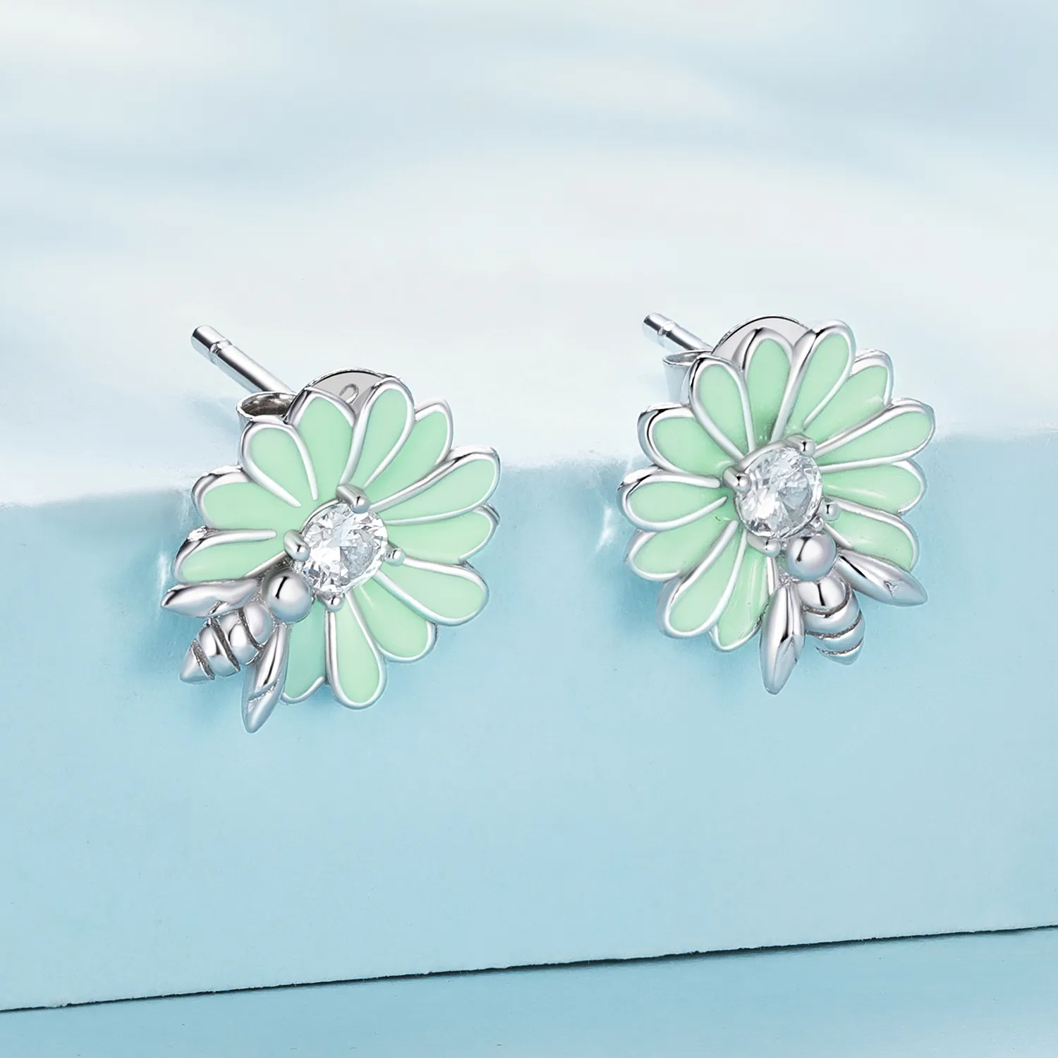 Pandora Style Daisy Bee Stud Earrings - SCE1598