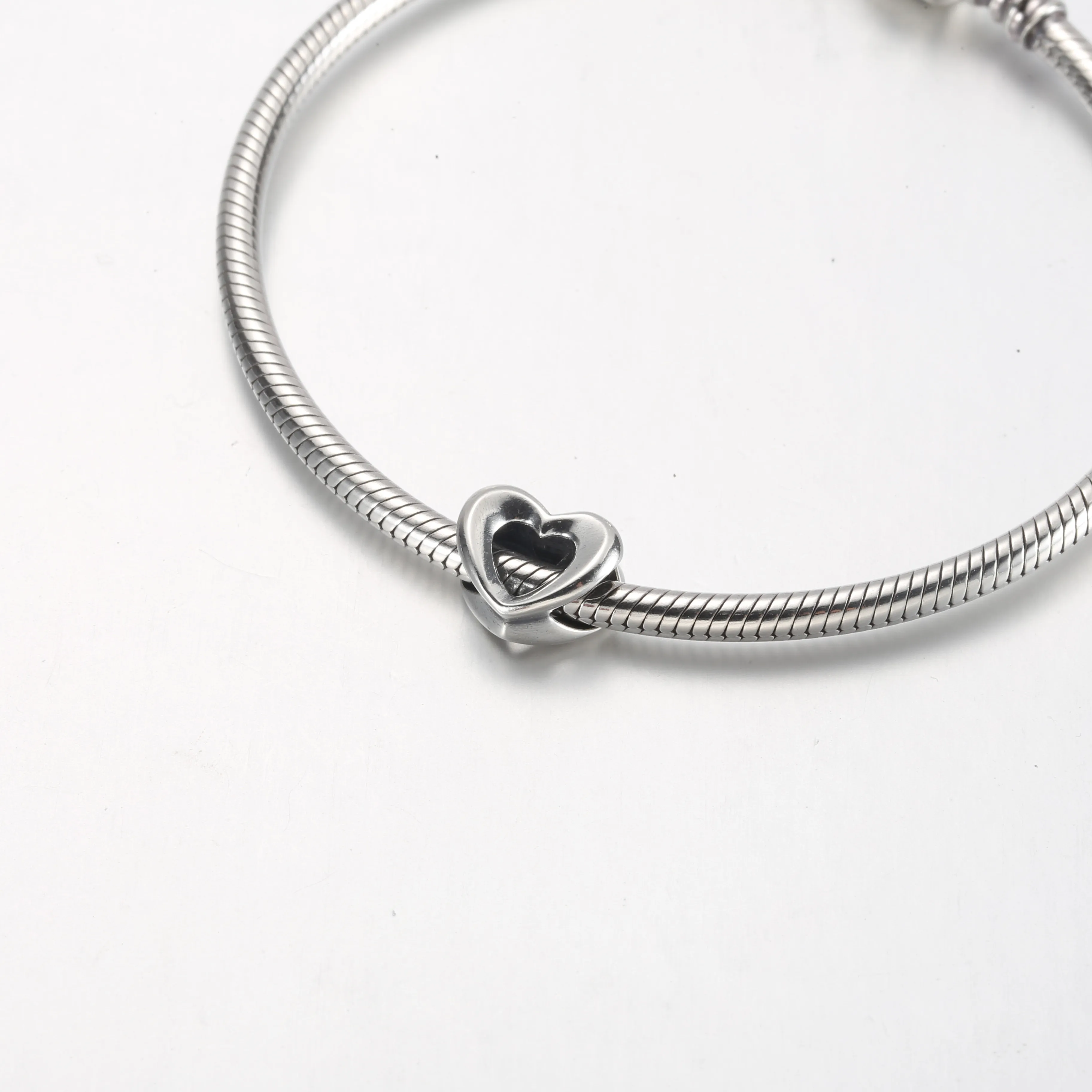 Pandora Radiant Open Heart Charm - 792492C00