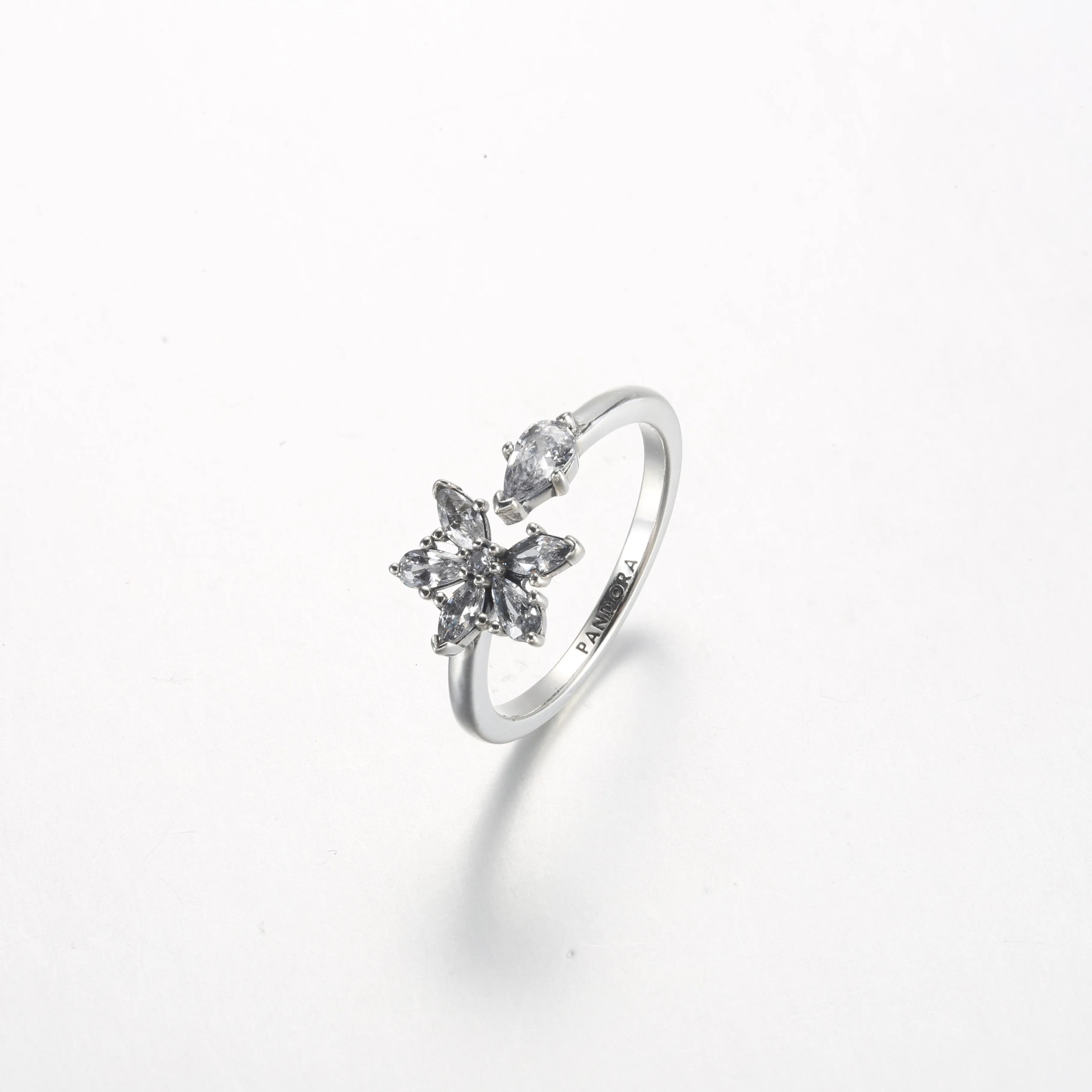 Pandora Sparkling Herbarium Cluster Open Ring - 192611C01