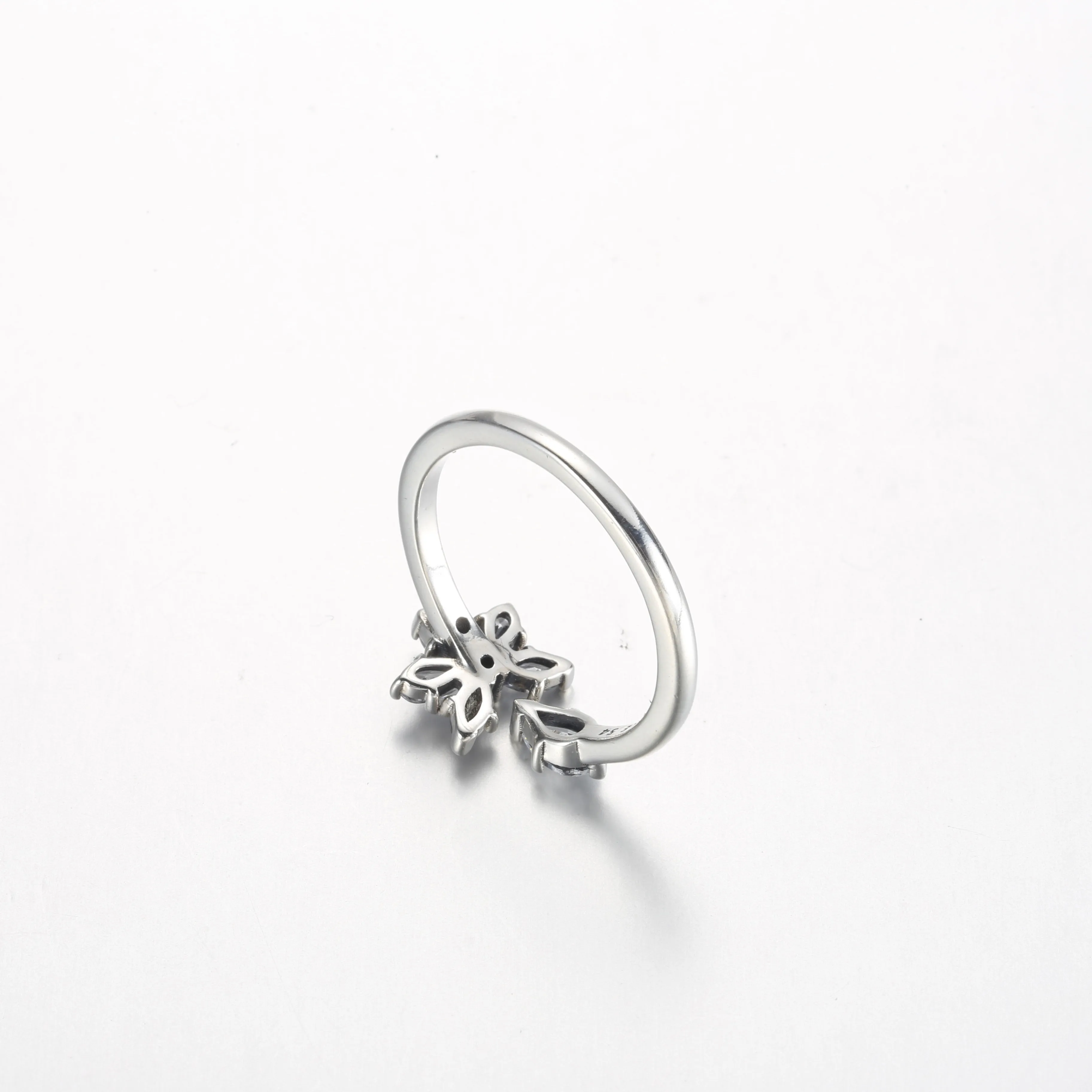 Pandora Sparkling Herbarium Cluster Open Ring - 192611C01