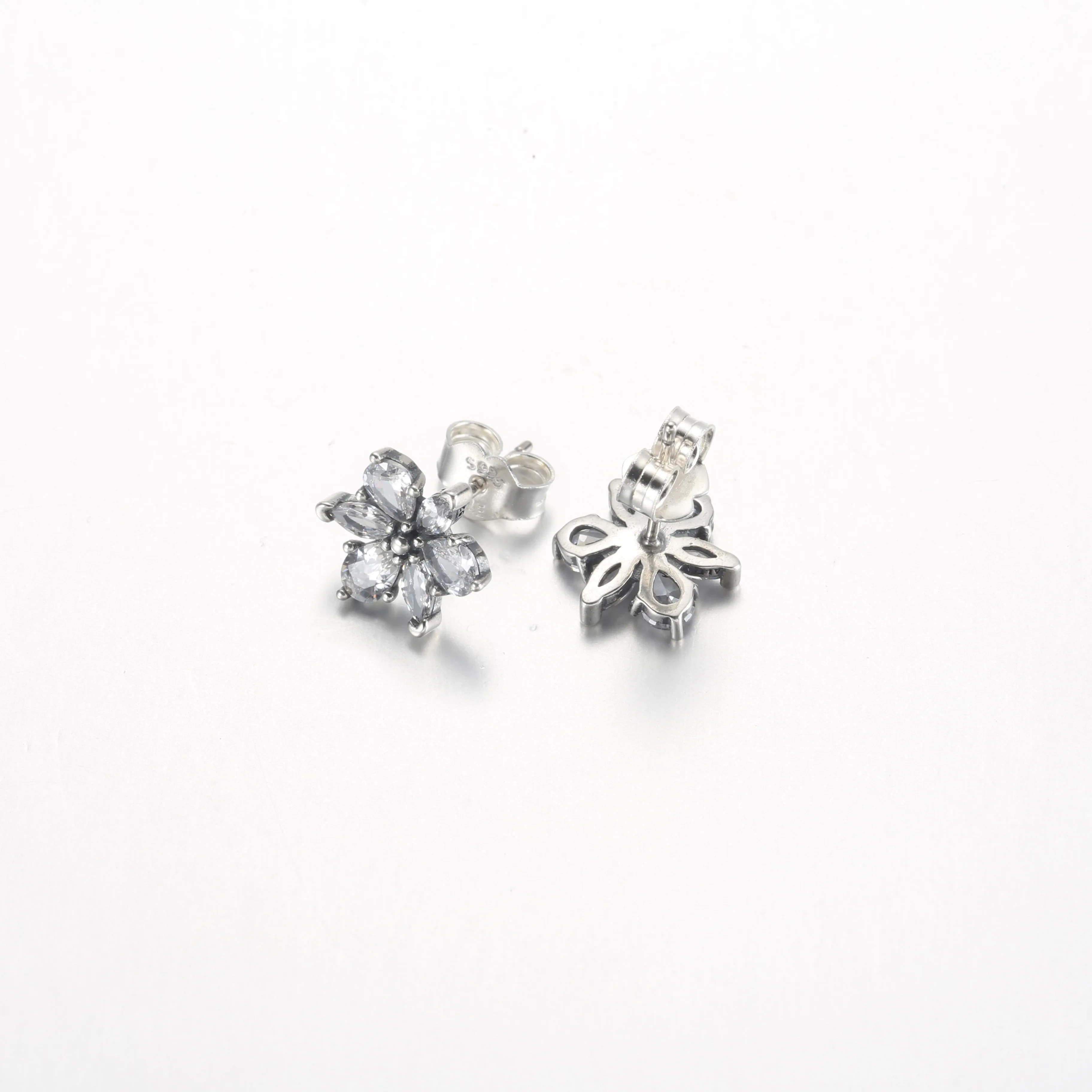 Pandora Sparkling Herbarium Cluster Stud Earrings - 292633C01