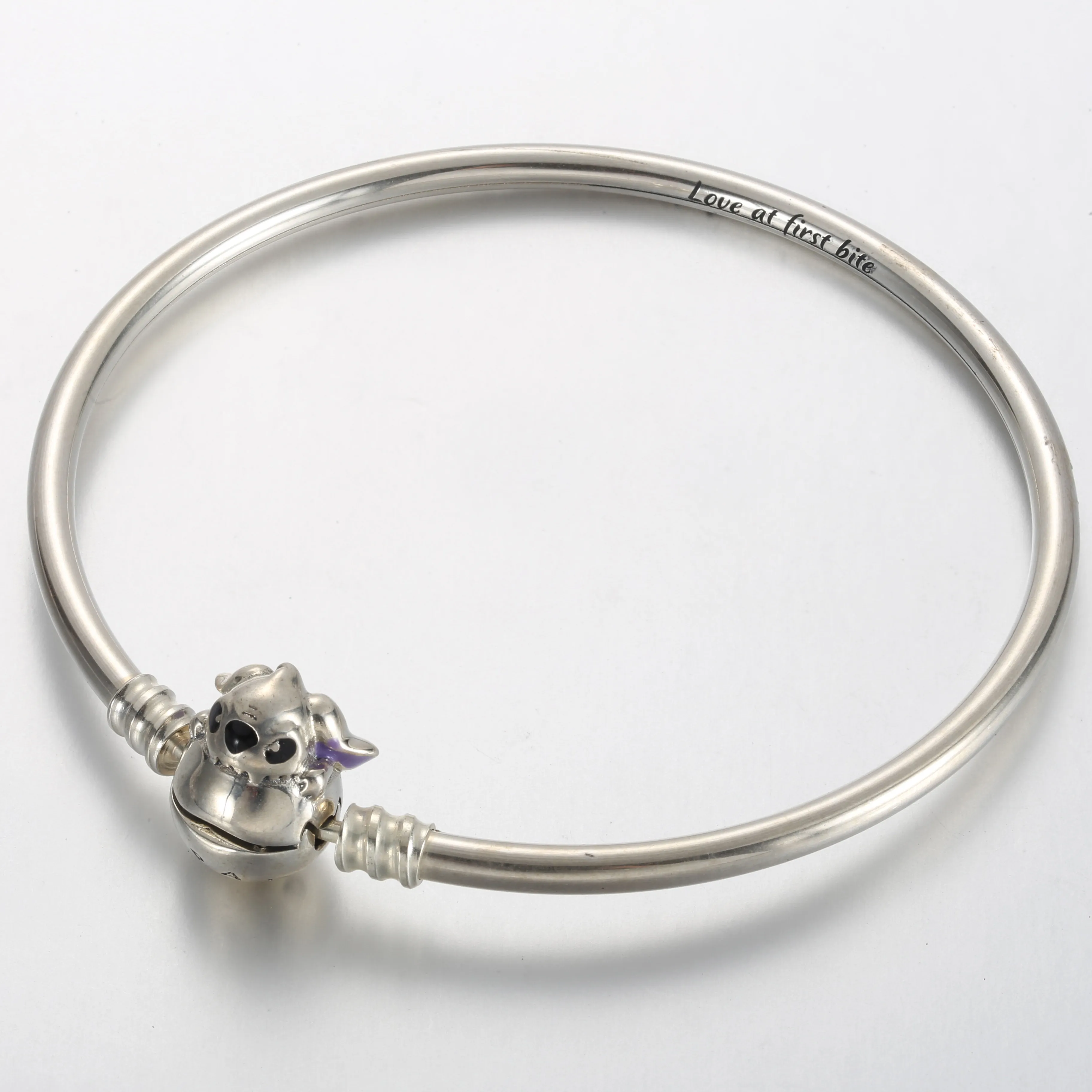 Pandora Moments Disney Stitch Biting Clasp Bangle - 591683C01