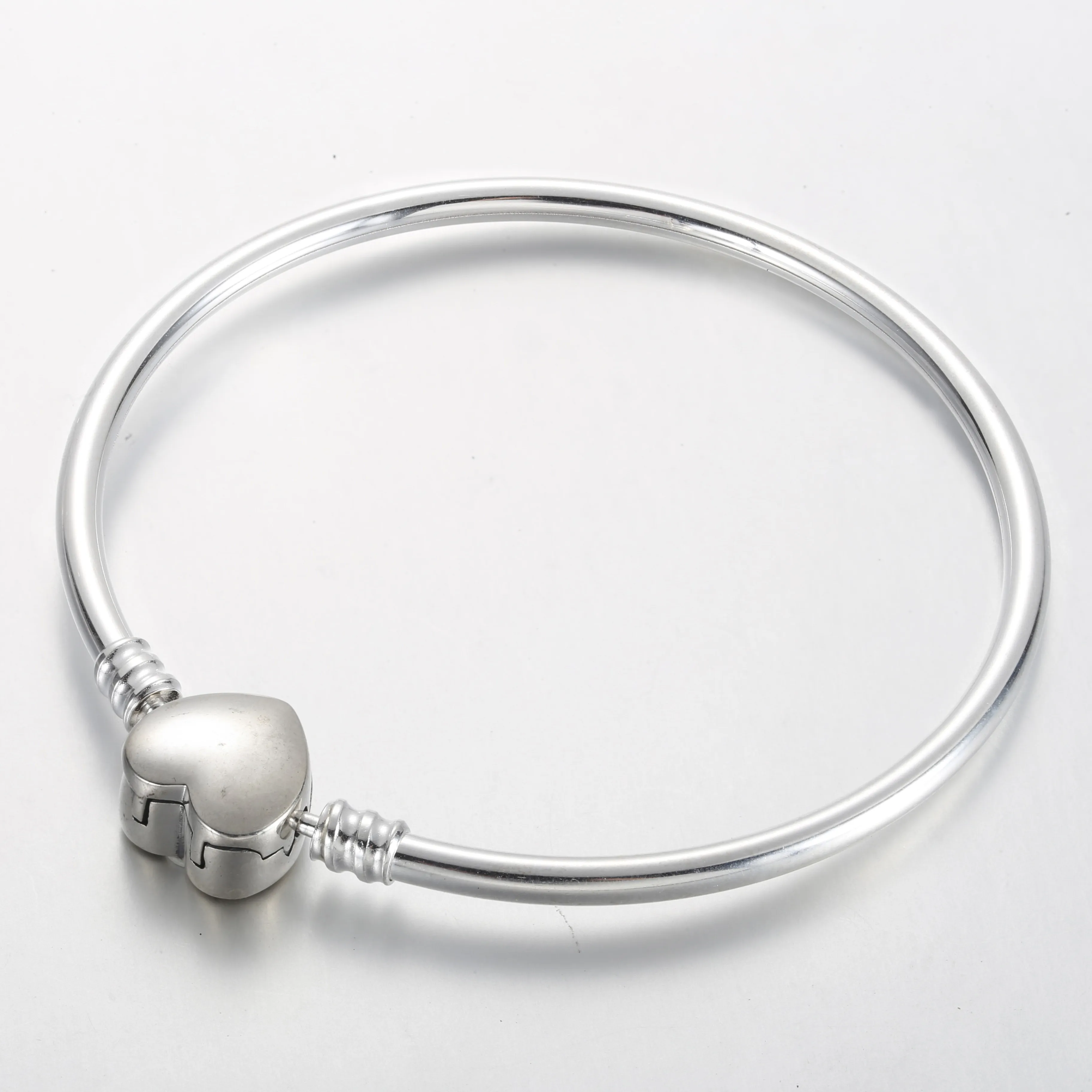 Pandora Moments Entwined Infinite Hearts Clasp Bangle - 591064C01