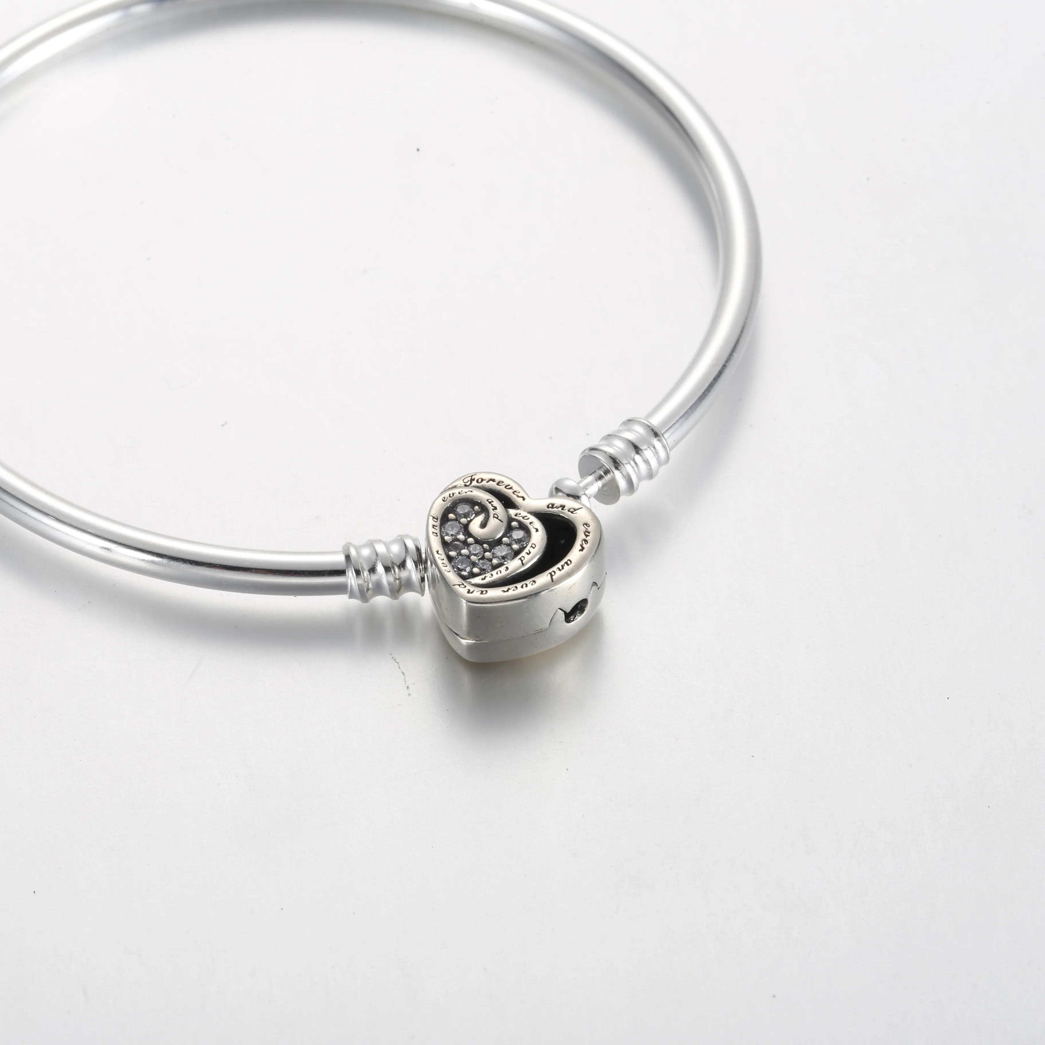 Pandora Moments Entwined Infinite Hearts Clasp Bangle - 591064C01