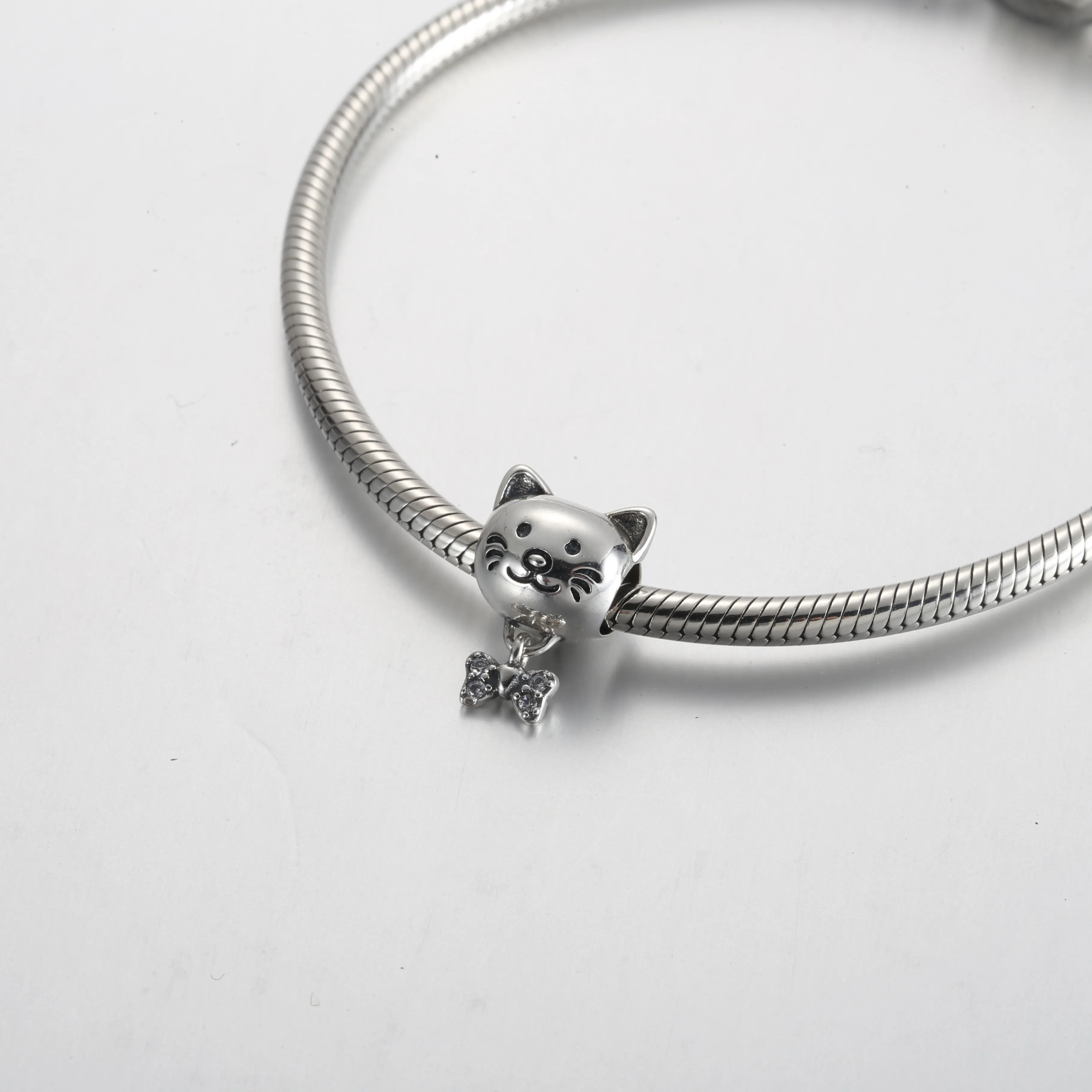 Pandora Pet Cat & Bow Charm - 792255C01