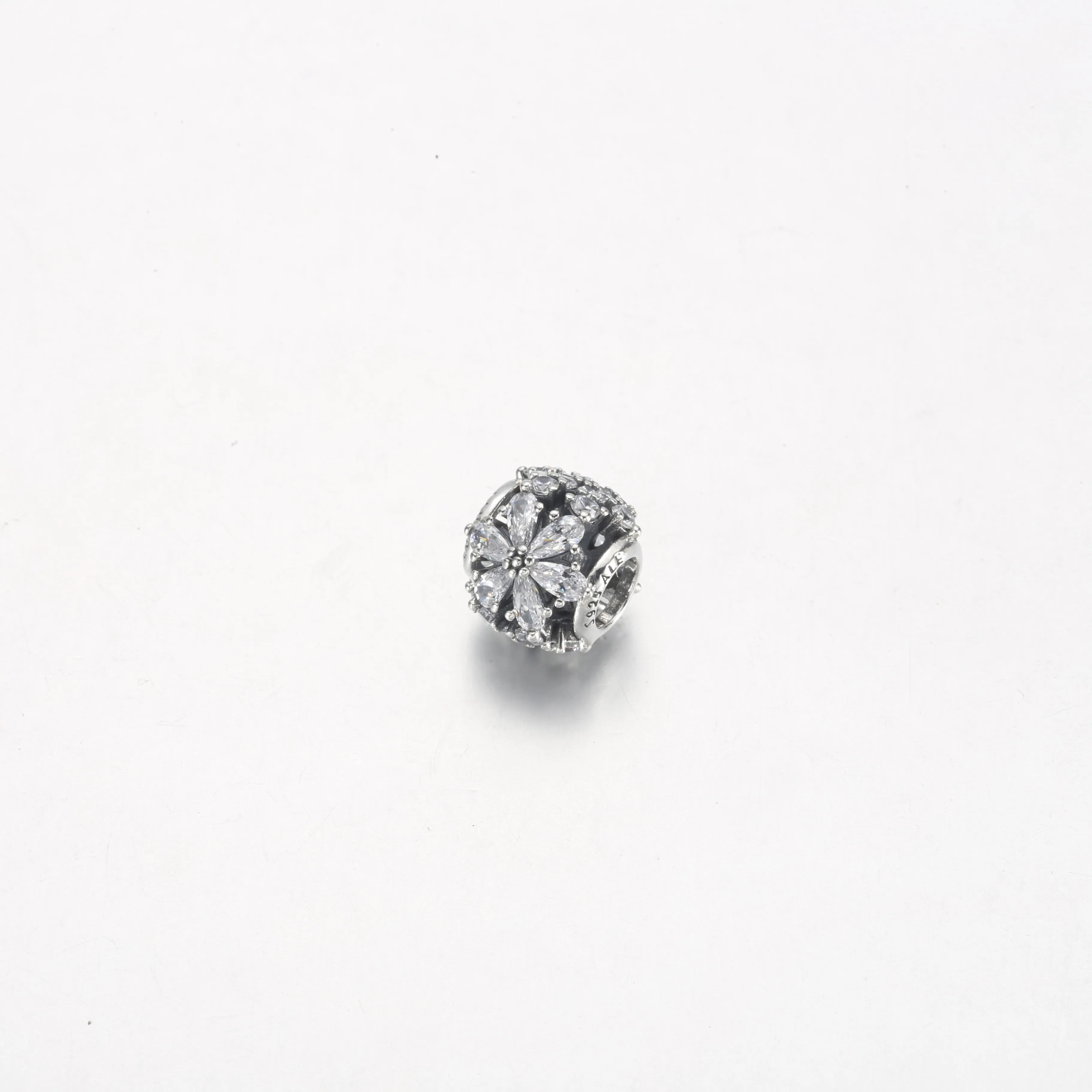 Pandora Sparkling Herbarium Cluster Round Charm - 792383C01