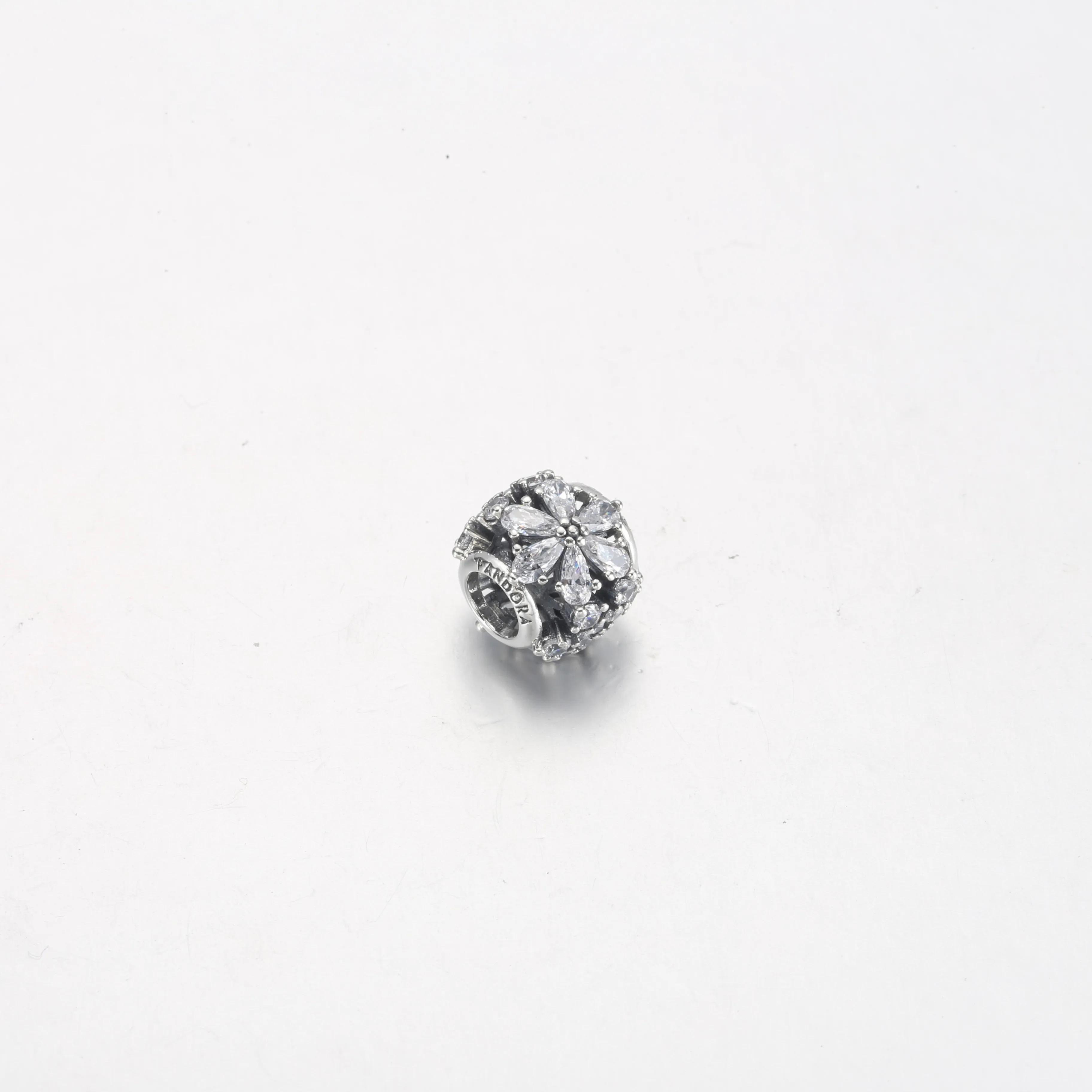 Pandora Sparkling Herbarium Cluster Round Charm - 792383C01