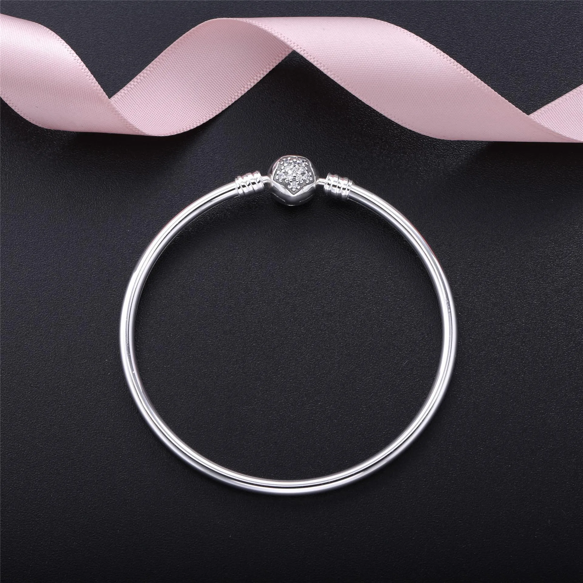 PANDORA Sparkling Hexagon Bangle - PE0009-1B