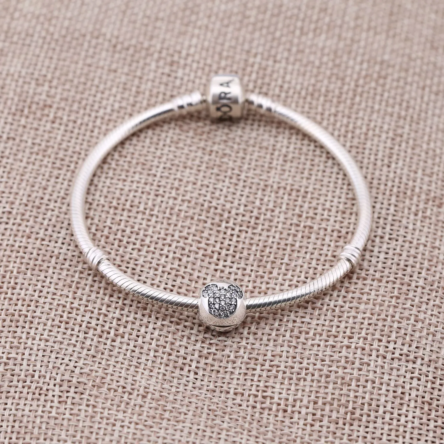 Disney, Mickey Pavé Clip Charm - PANDORA