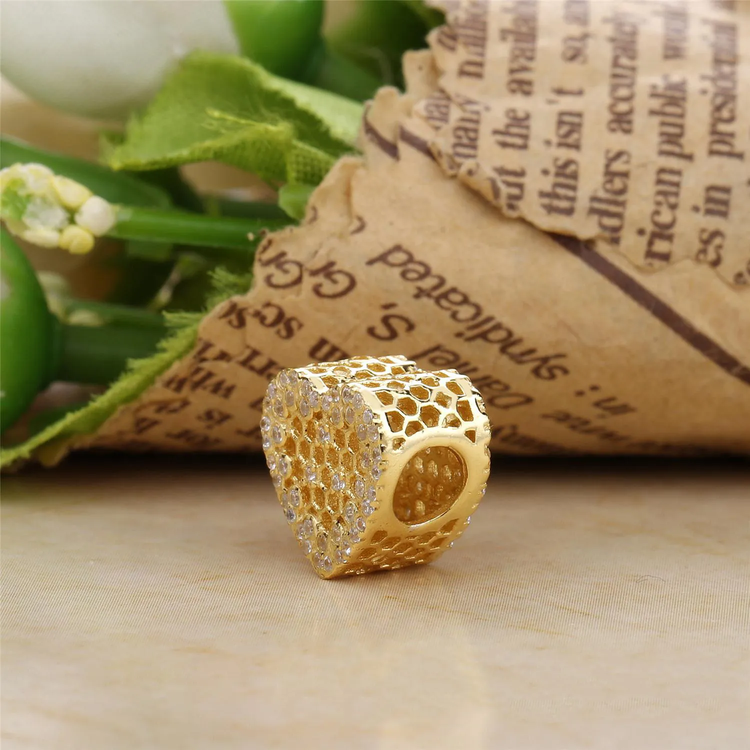 Honeycomb Lace Charm, PANDORA Shine™ - 767039CZ