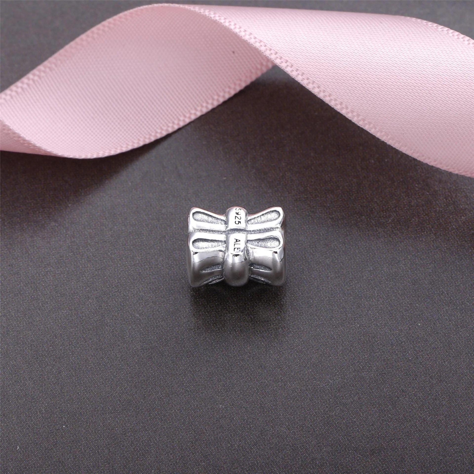 PANDORA Bow Charm - 791204