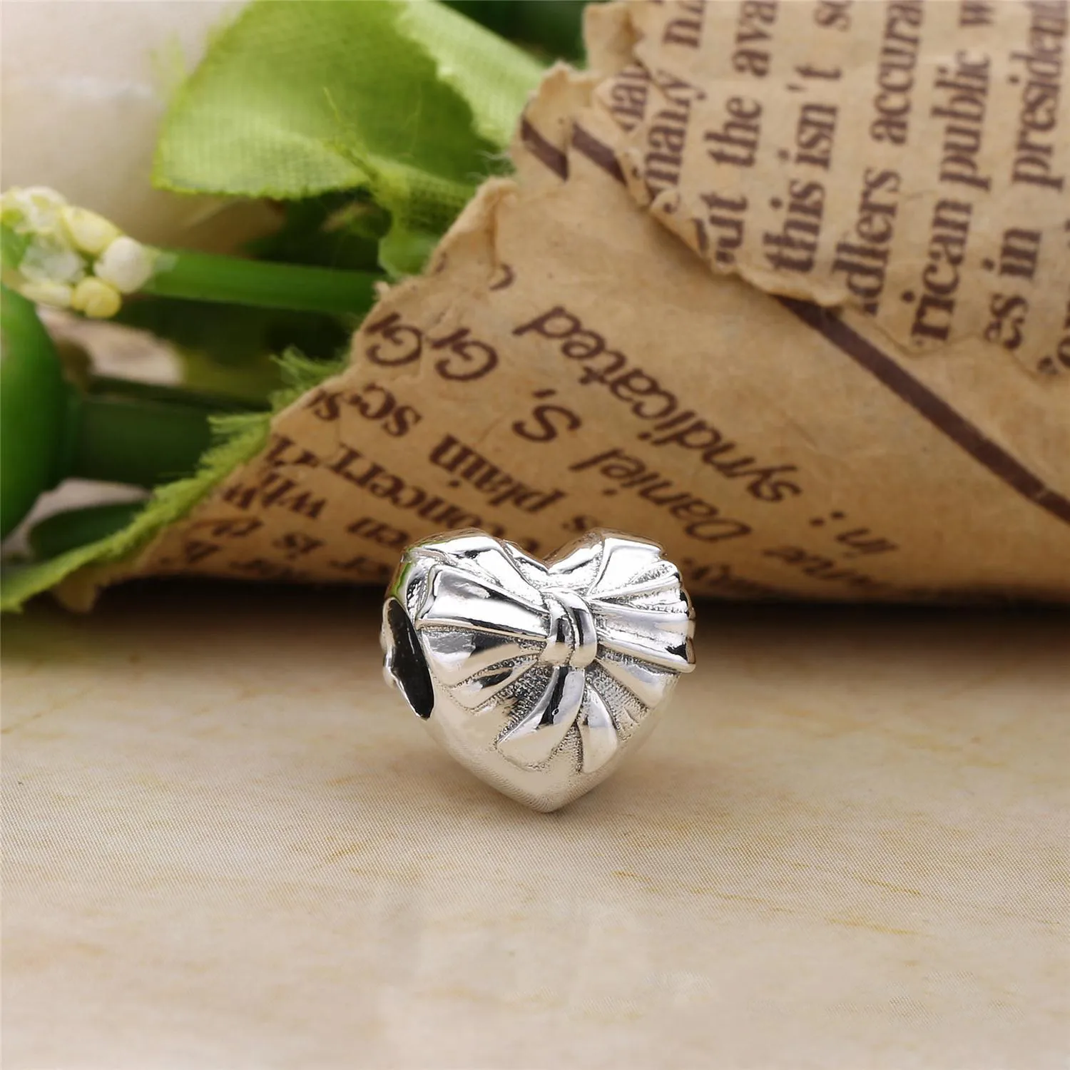 PANDORA Brilliant Heart Bow Charm - 797303