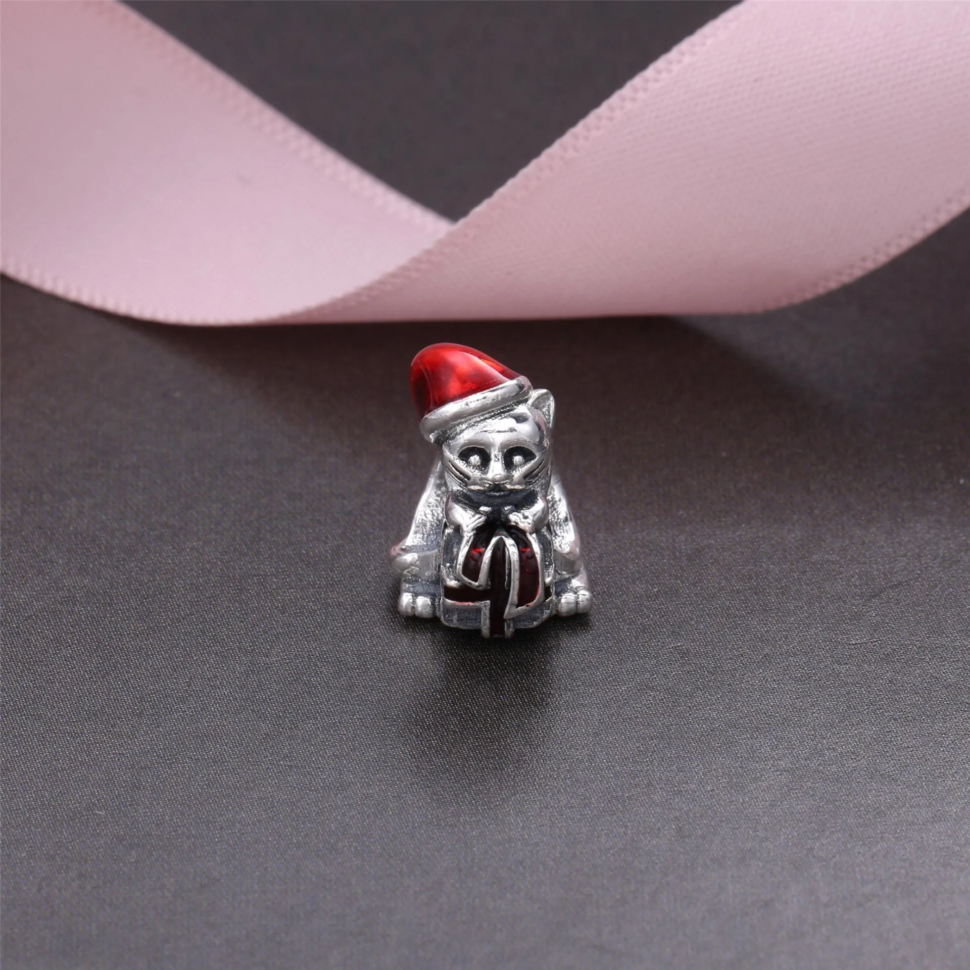 PANDORA Christmas Kitten Charm - 792007EN39