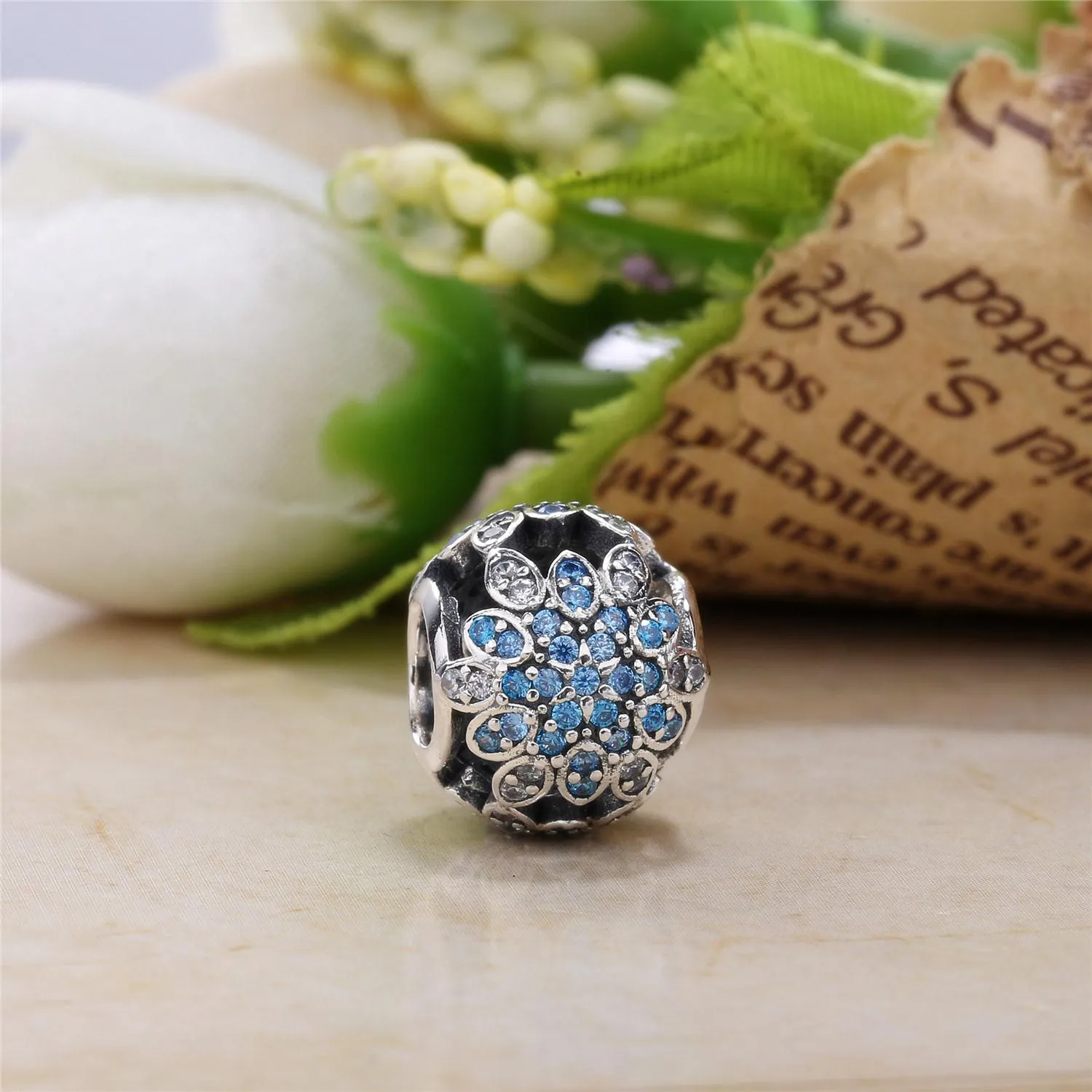 PANDORA Crystallised Snowflake Charm - 791760NBLMX