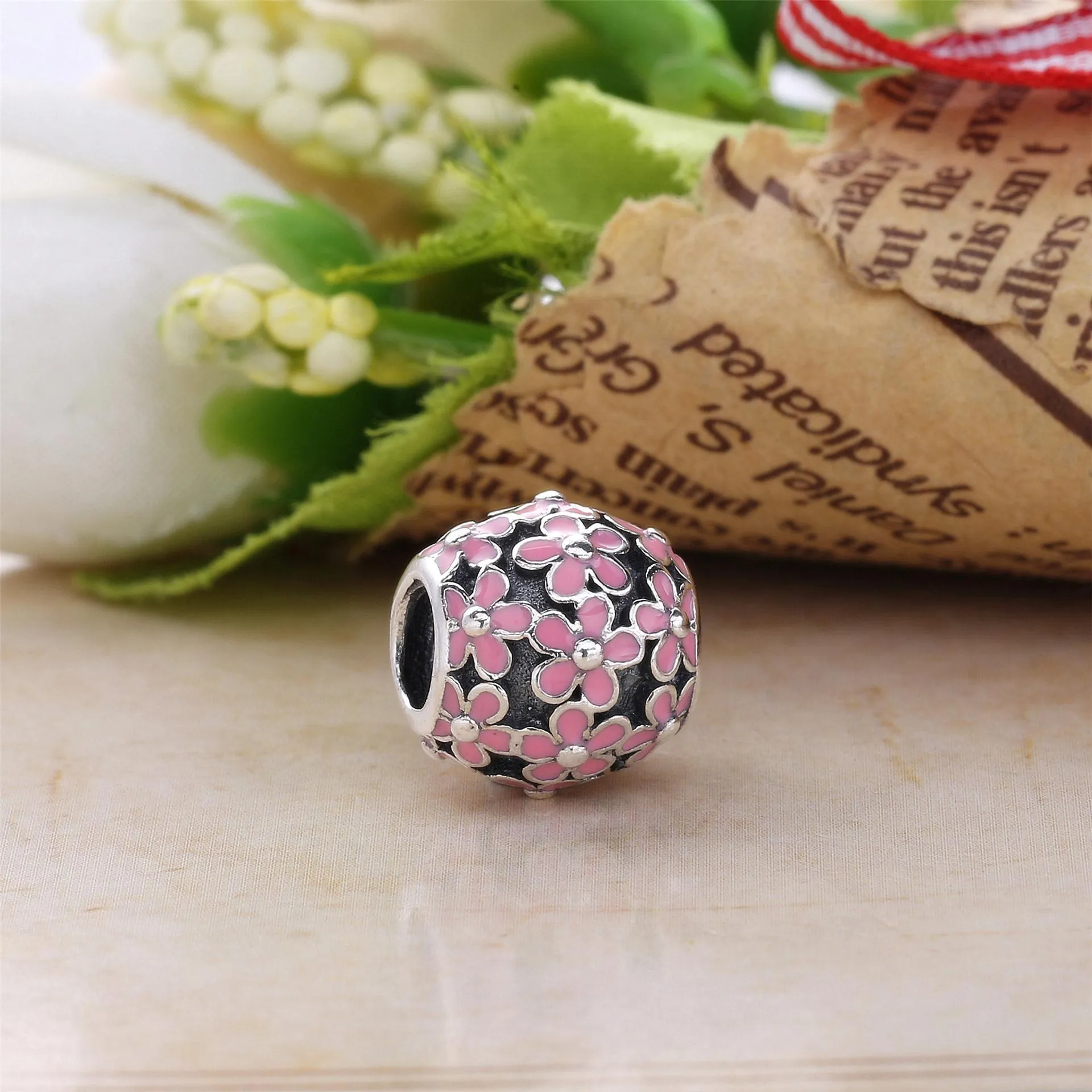 PANDORA Daisy Meadow Charm - 791494EN12B