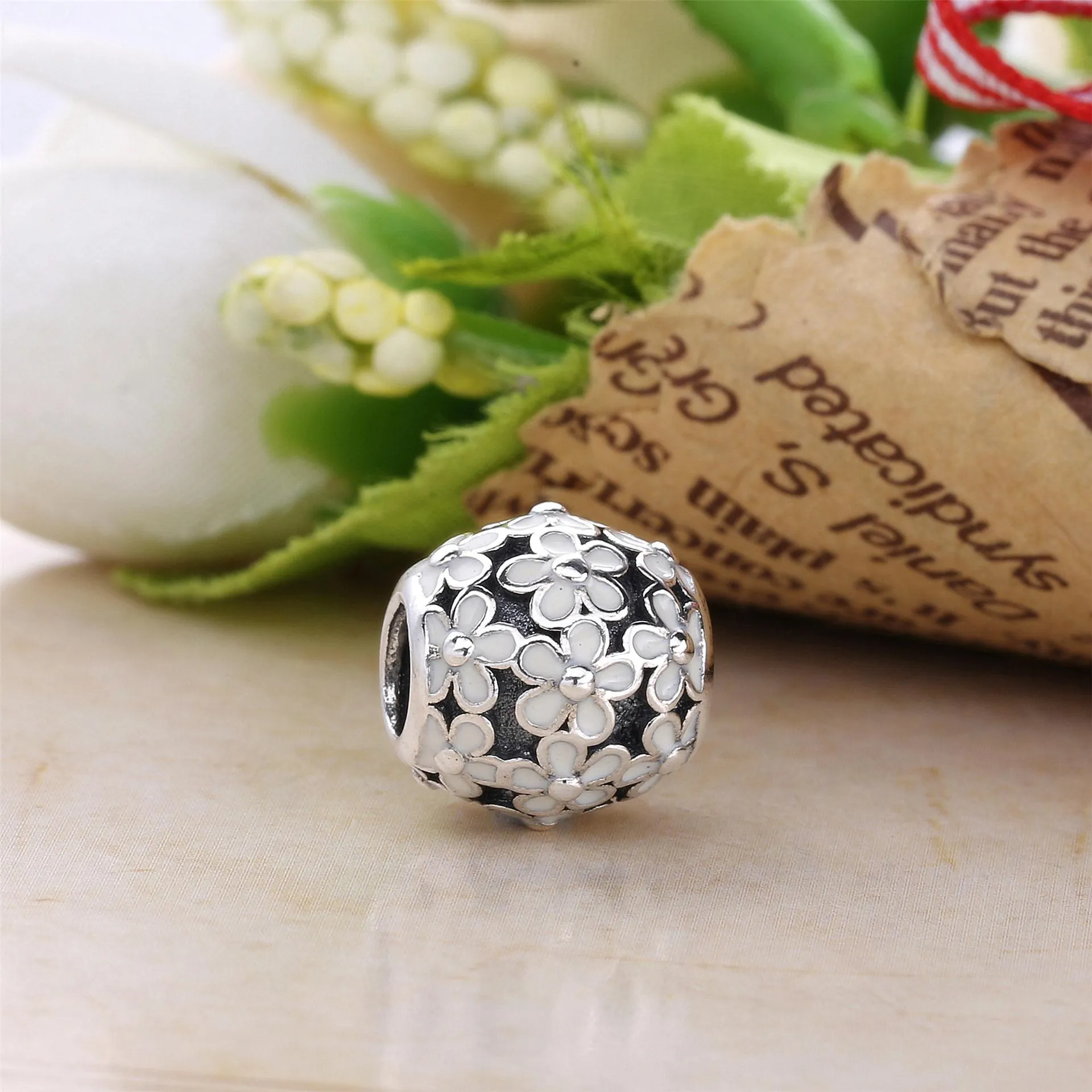 PANDORA Daisy Meadow Charm - 791494EN12B