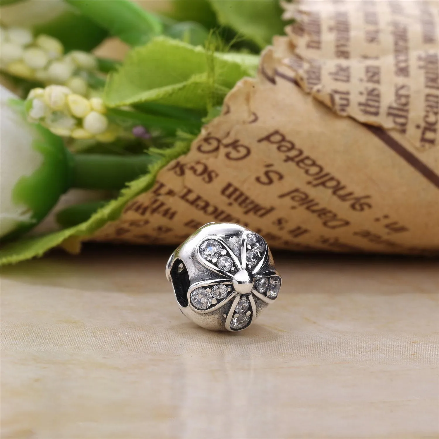 PANDORA Dazzling Daisies Clip Charm - 791493CZ