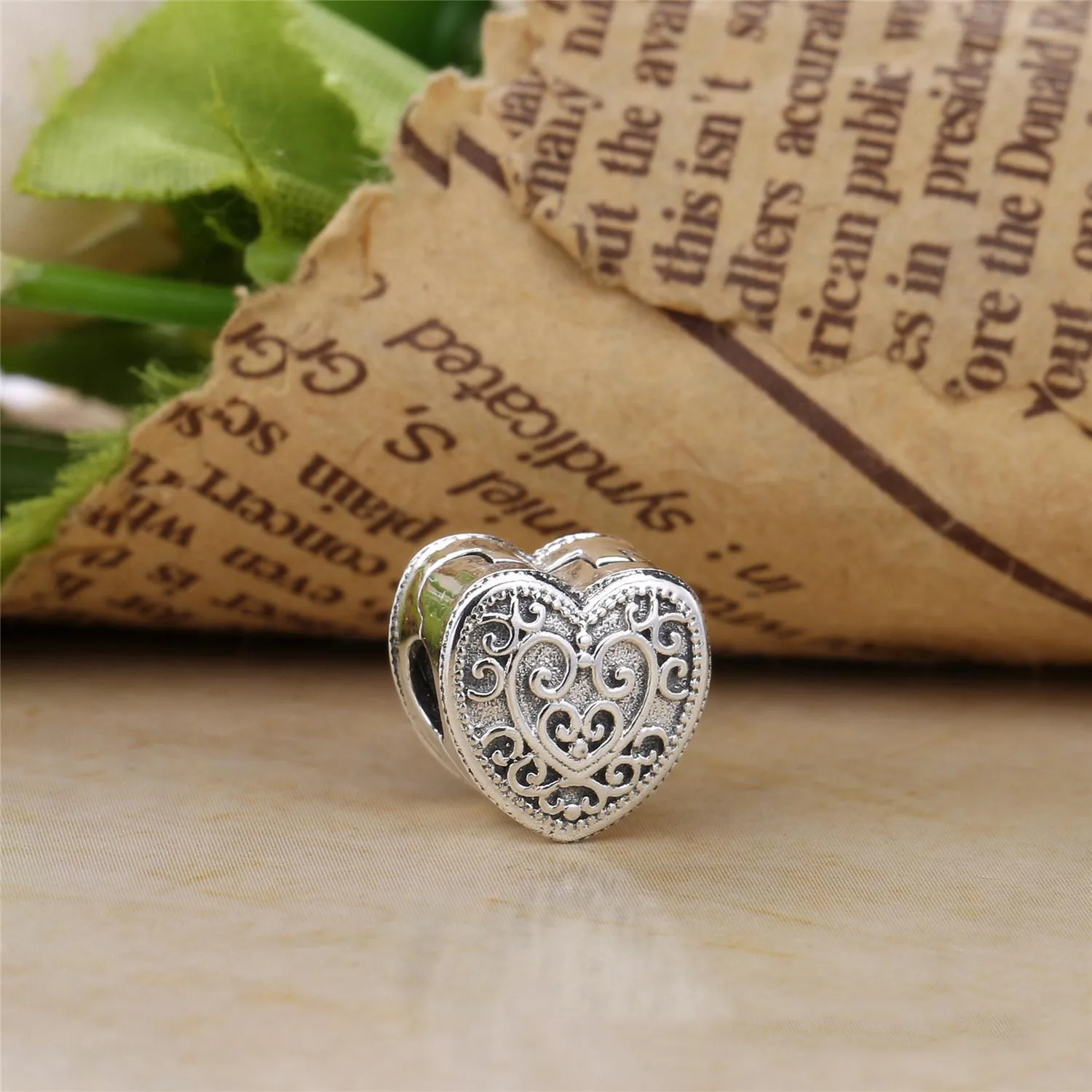 PANDORA Enchanted Heart Clip - 797024