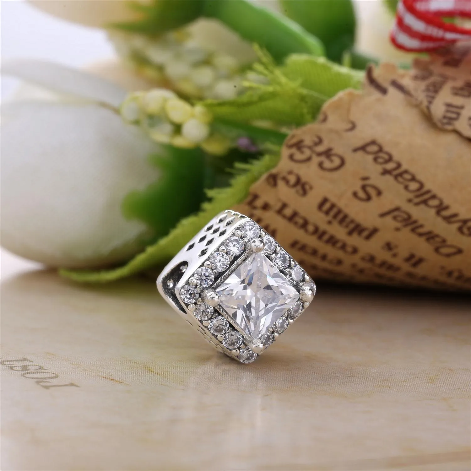 PANDORA Geometric Radiance Clear CZ Charm - 796206cz