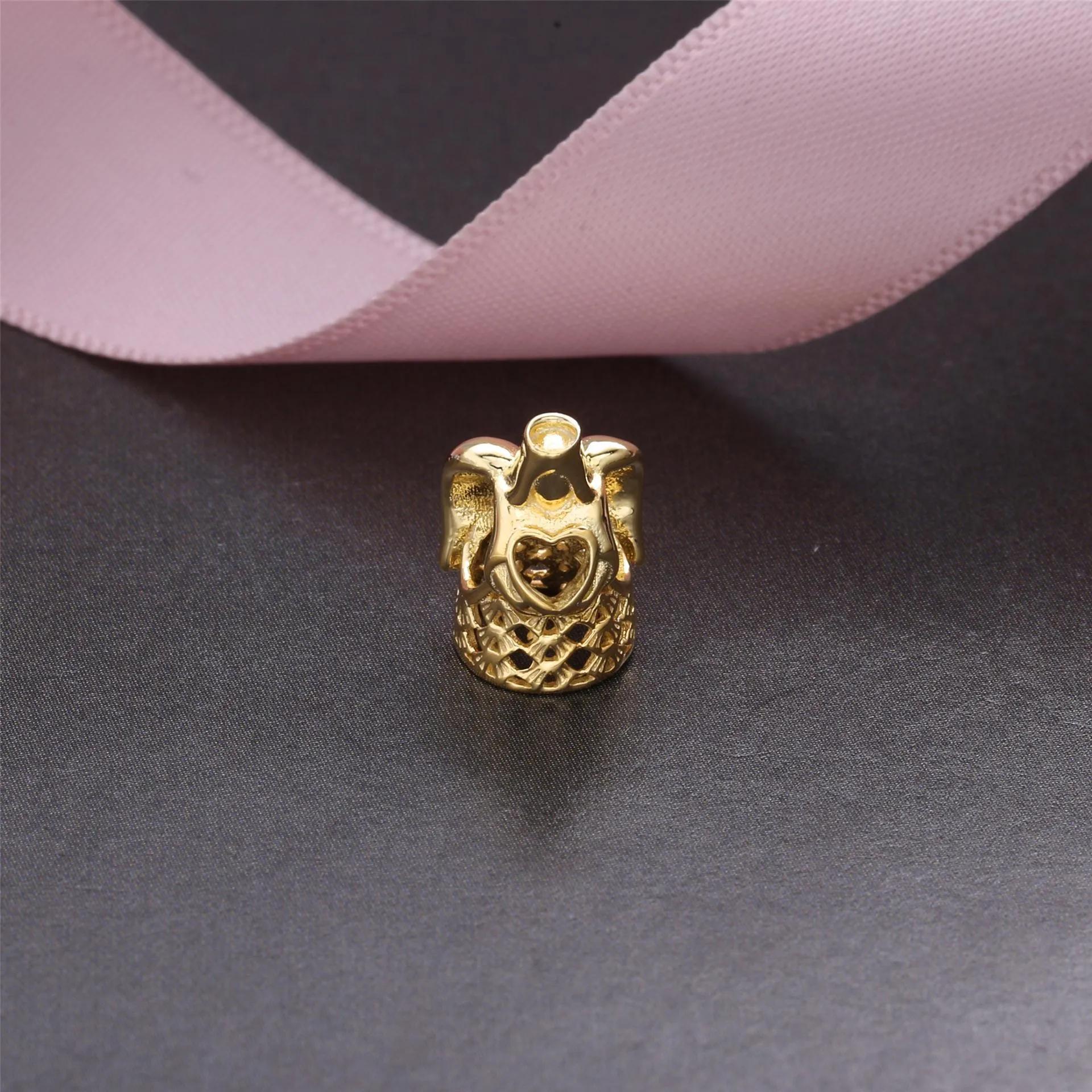 PANDORA Golden Angel Charm - 750999