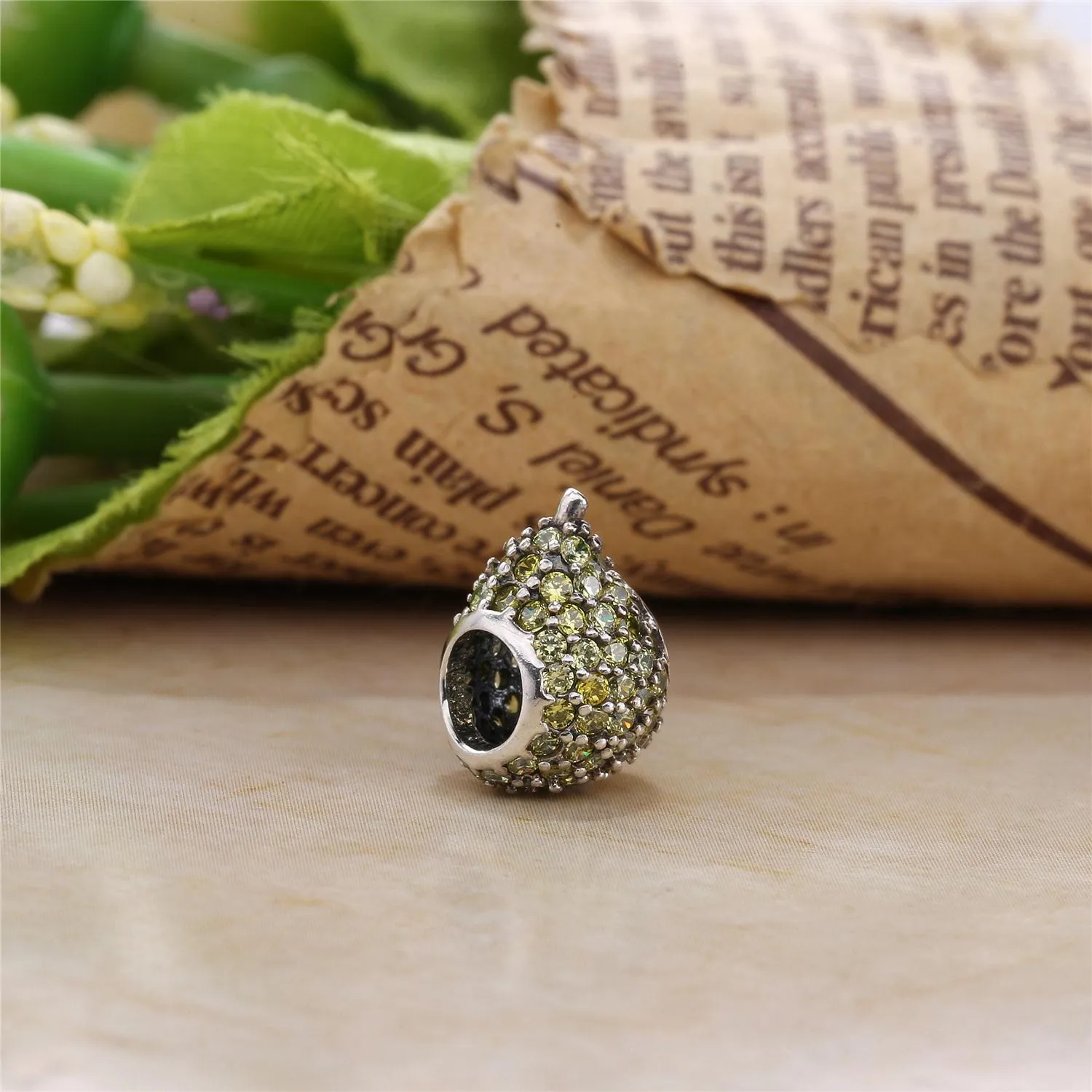 PANDORA Green Pavé Pear Charm - 791486NLG