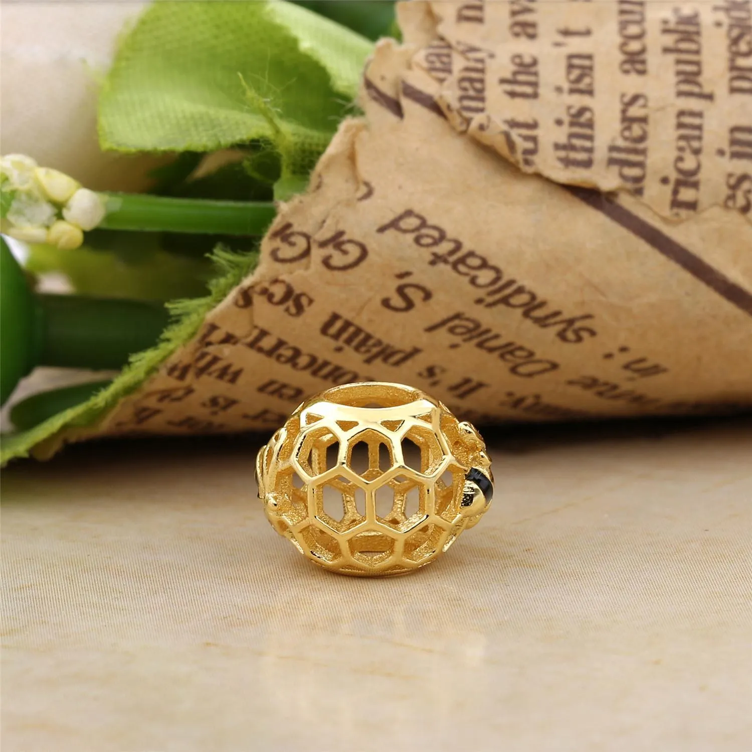 PANDORA Honeybee Charm, PANDORA Shine™ - 767023EN16