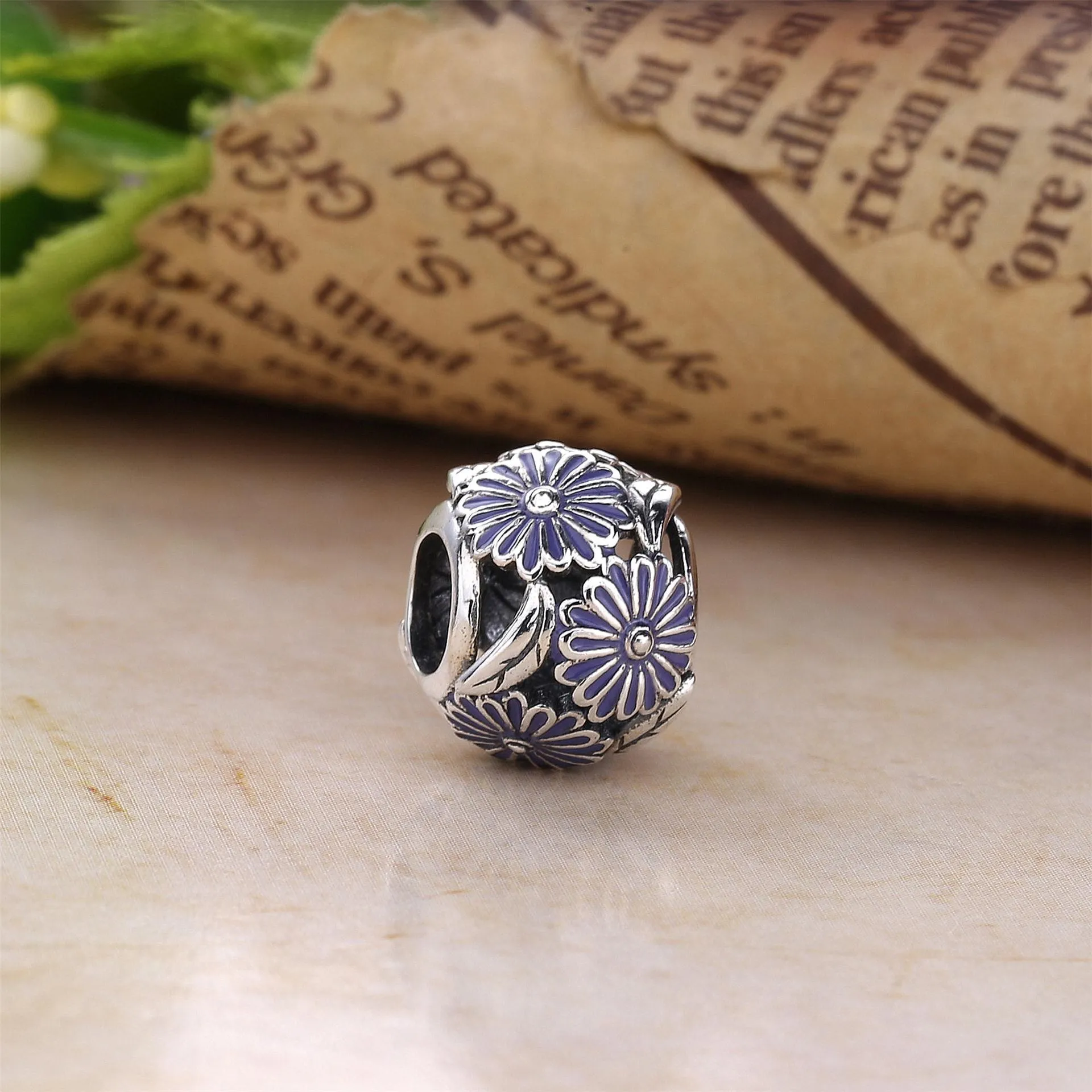 PANDORA Lavender Daisy Meadow Charm - 791487EN66