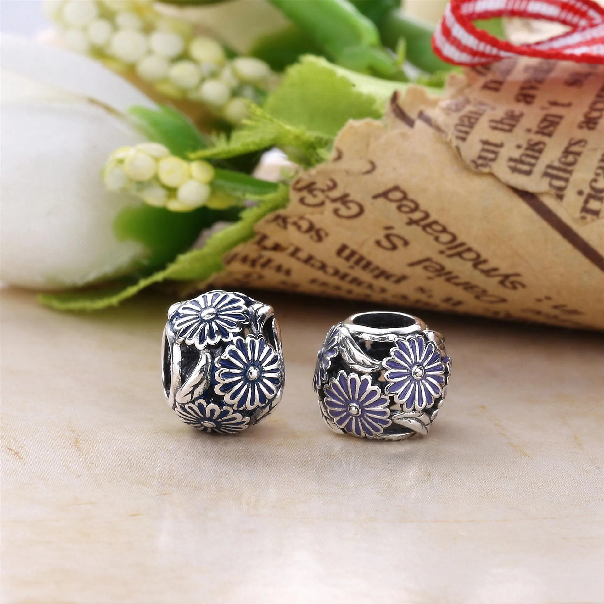 PANDORA Lavender Daisy Meadow Charm - 791487EN66