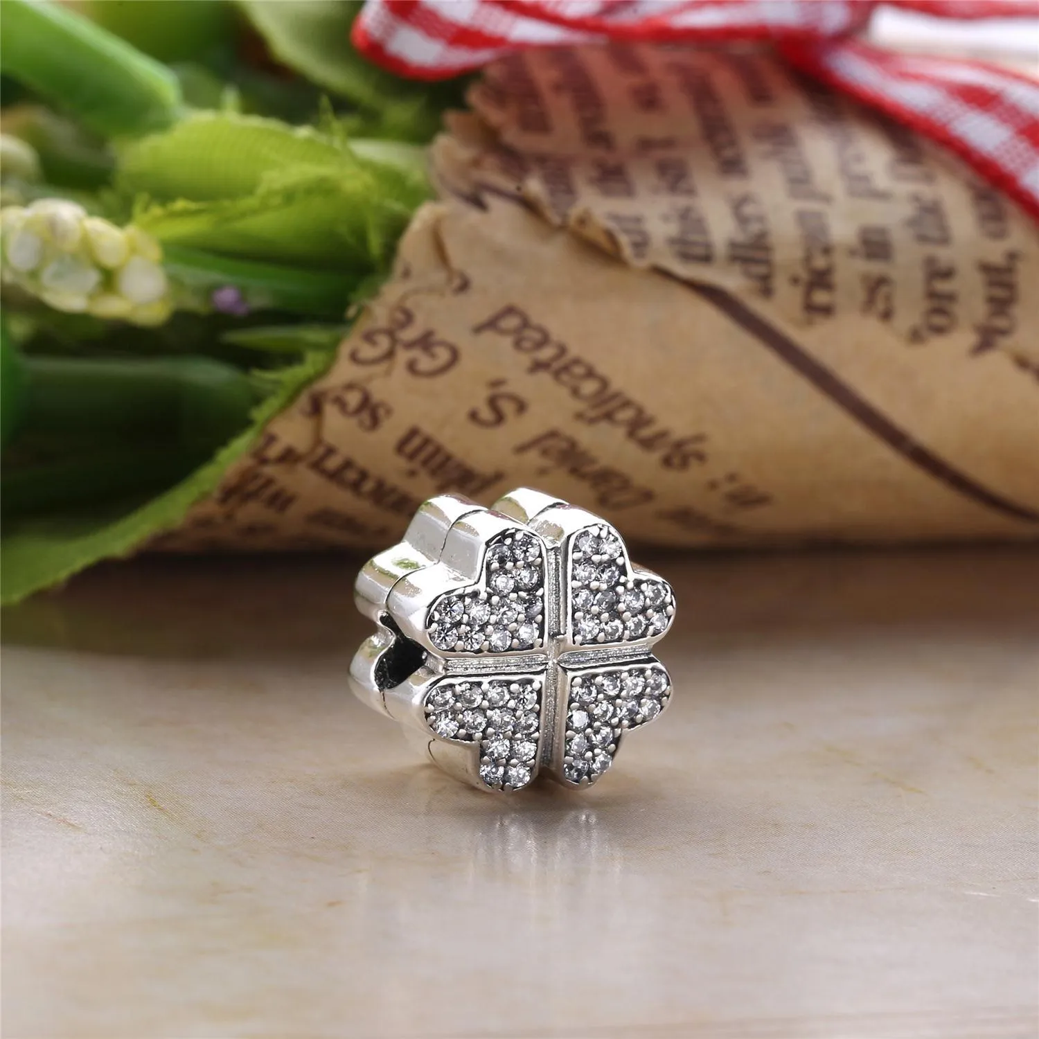 PANDORA Petals of Love Clip - 791805CZ