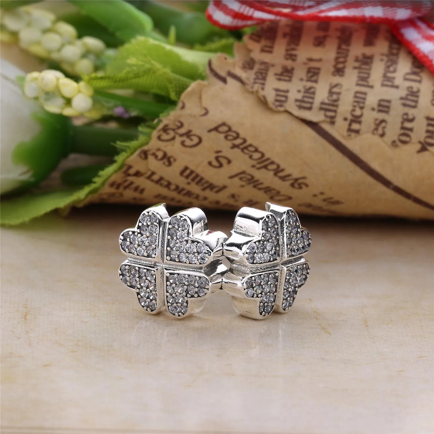 PANDORA Petals of Love Clip - 791805CZ