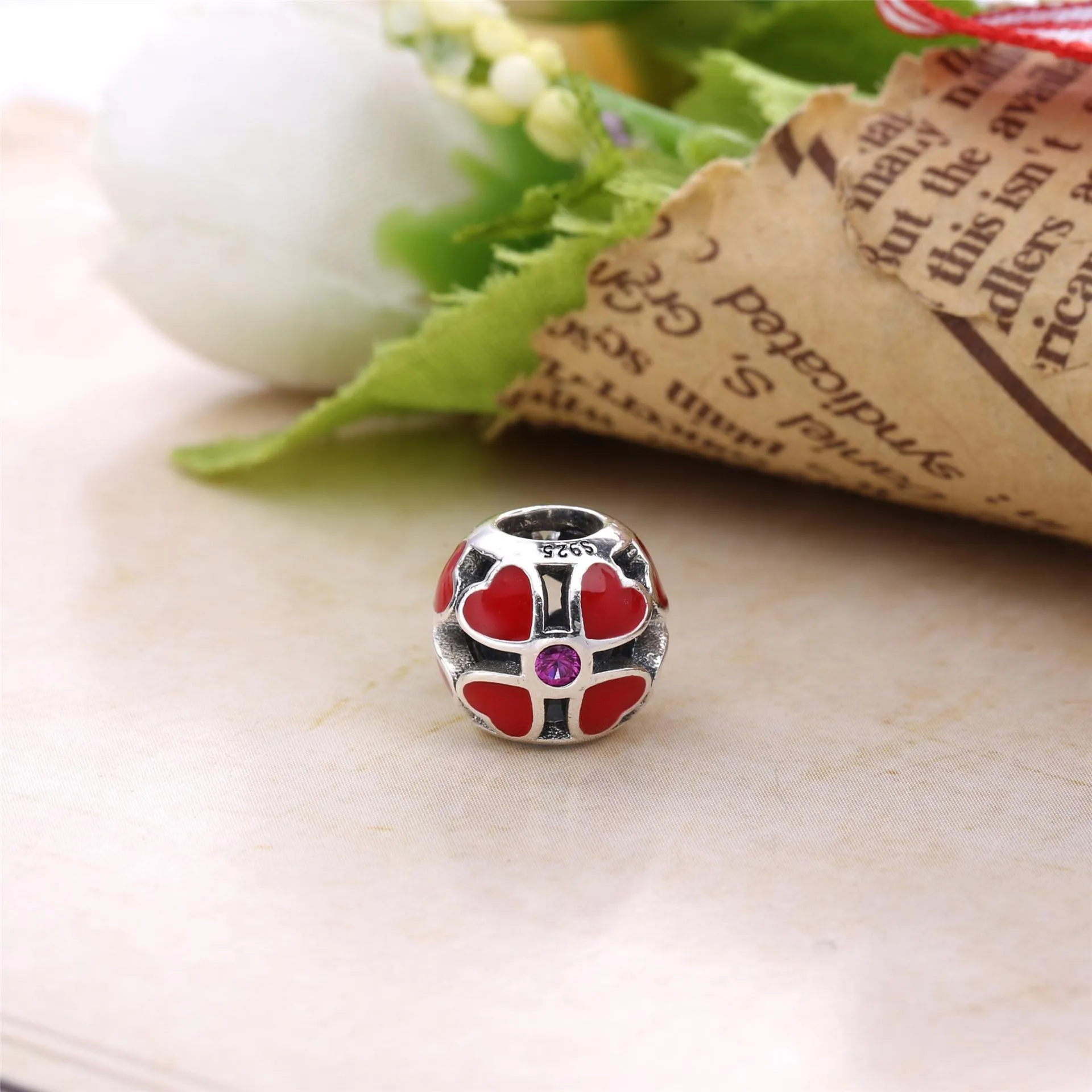 PANDORA Red Clover Charm - PD00110-1