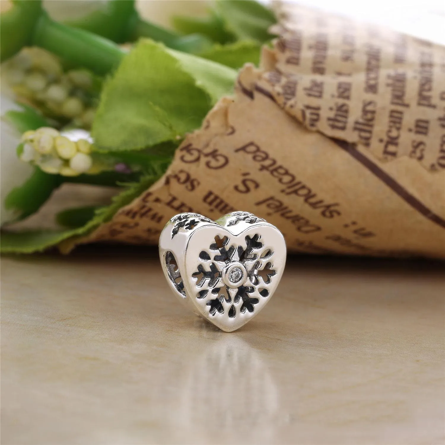 PANDORA Snowflake heart openwork charm - 796359CZ