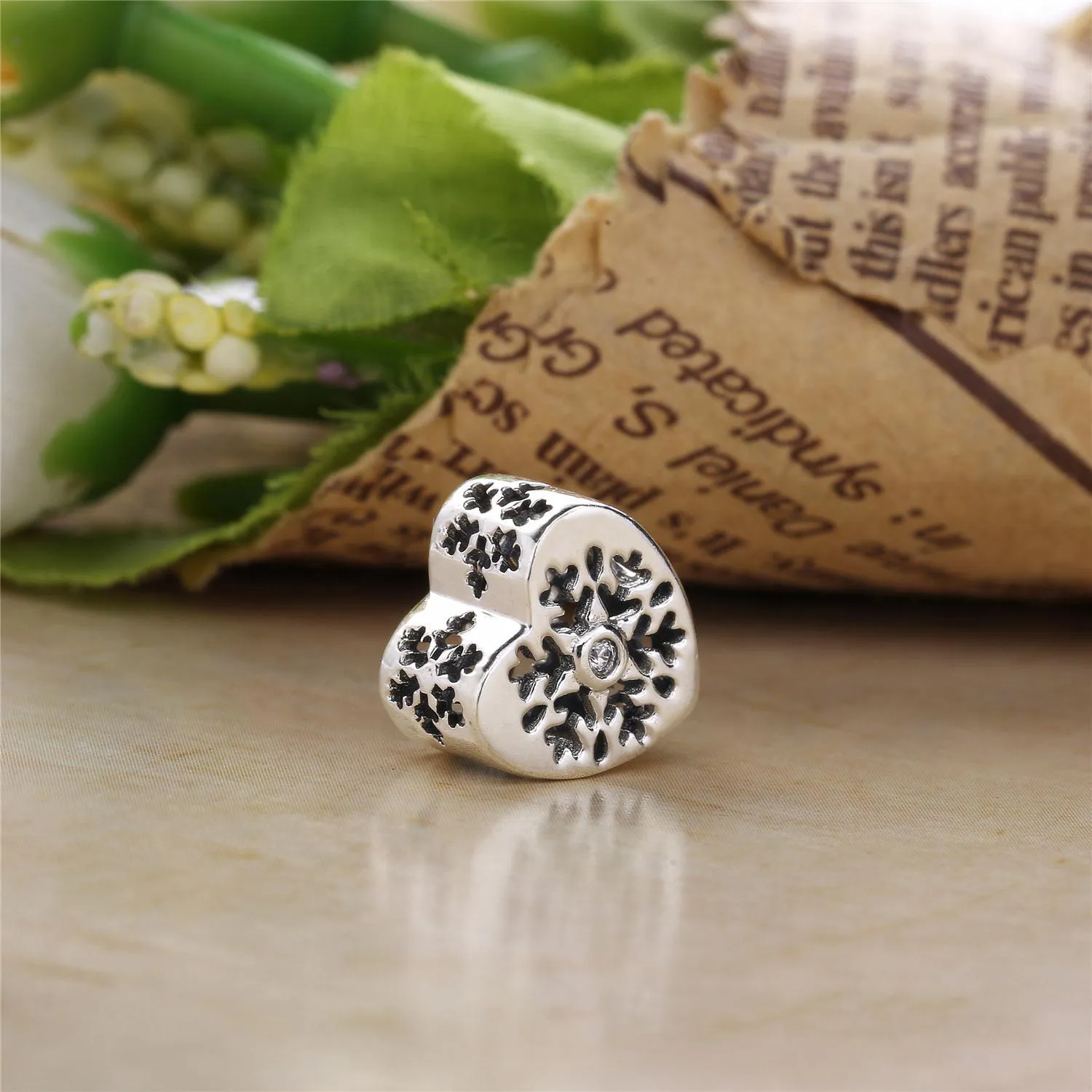 PANDORA Snowflake heart openwork charm - 796359CZ