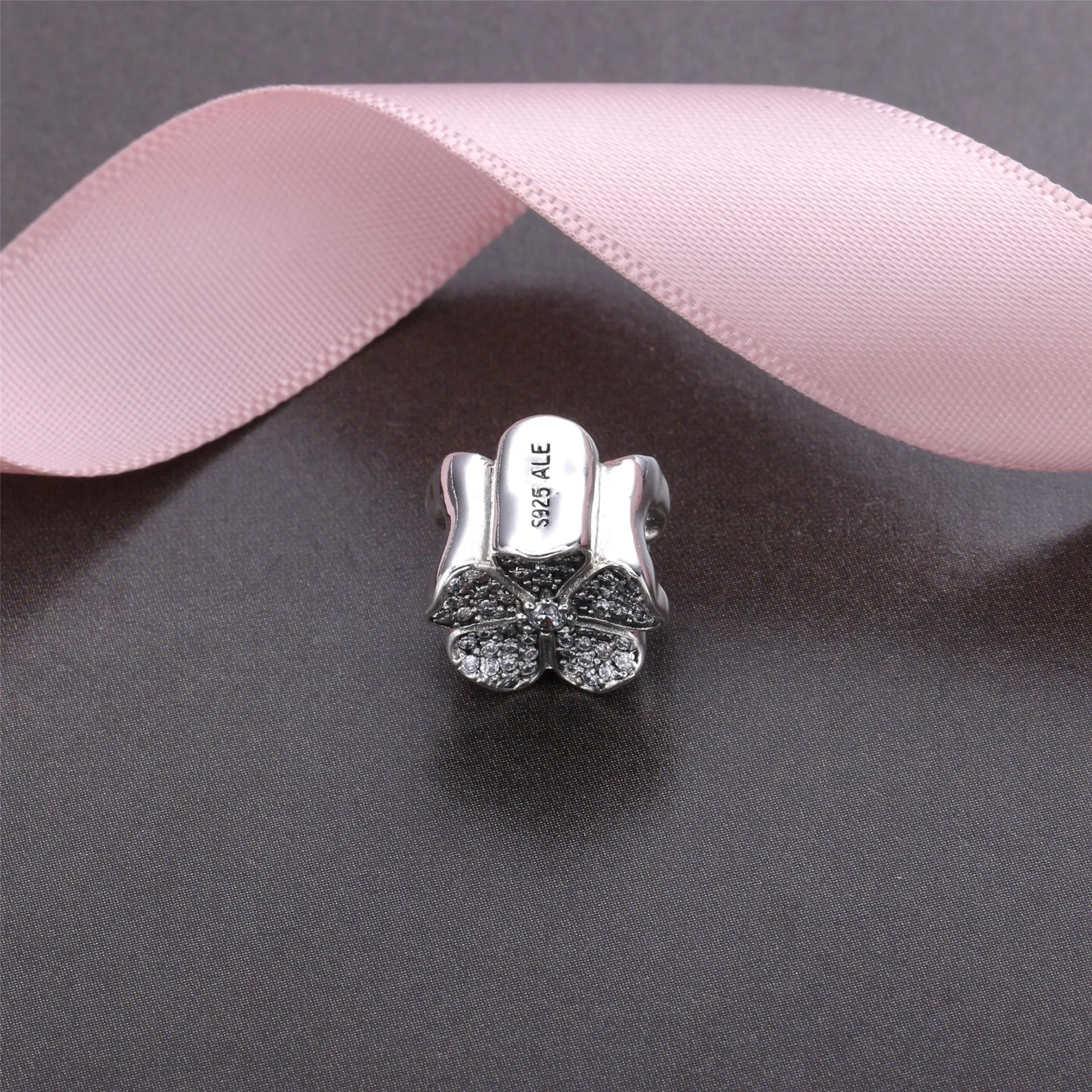 PANDORA Sparkling Apple Blossom Charm - 791831NBP