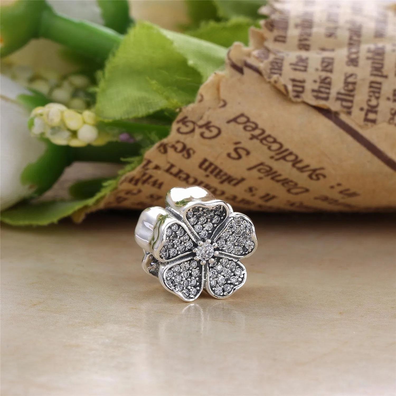 PANDORA Sparkling Primrose Charm - 791481PCZA