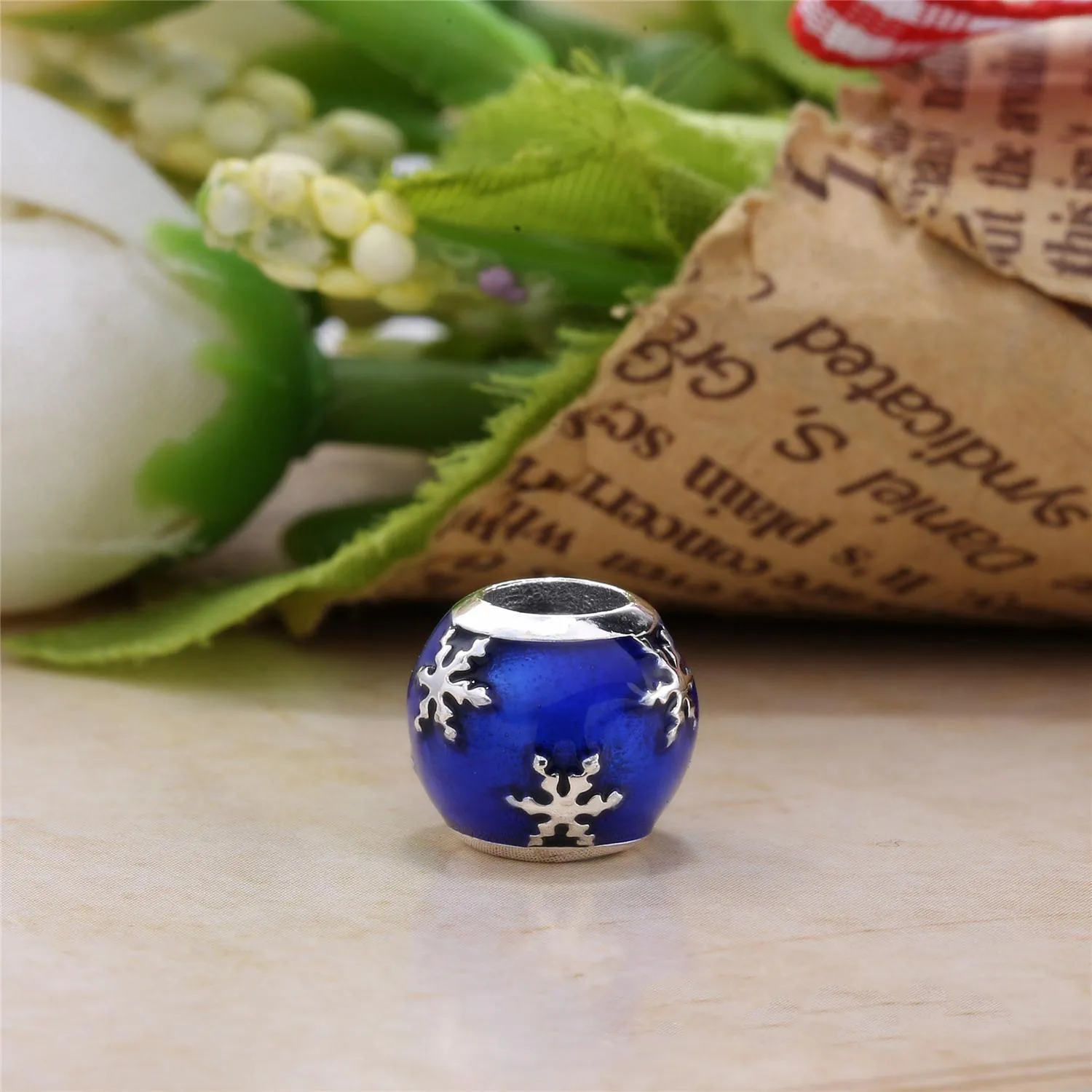 PANDORA Wintry Delight Charm - 796357EN63