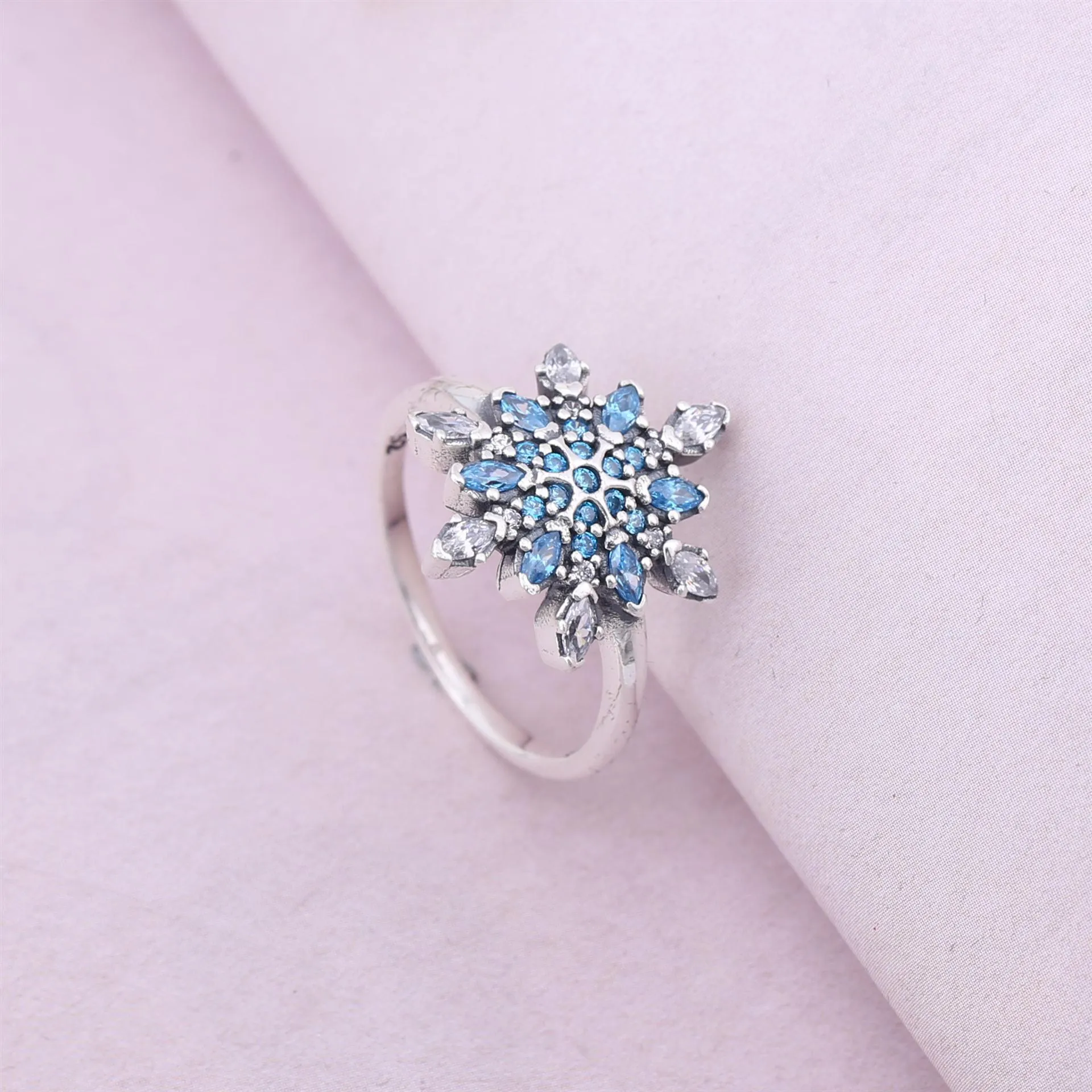 PANDORA Crystallised Snowflake Ring - 190969NBLMX