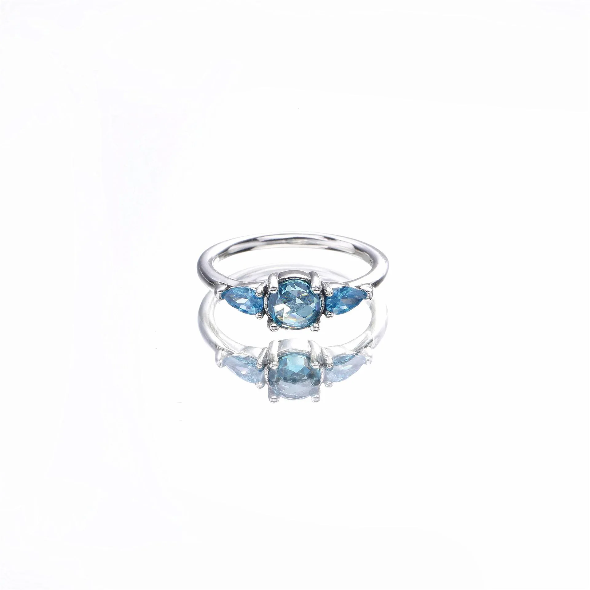 PANDORA Patterns of Frost with Moonlight Blue Sky-Blue Crystal Ring - 191016NMB