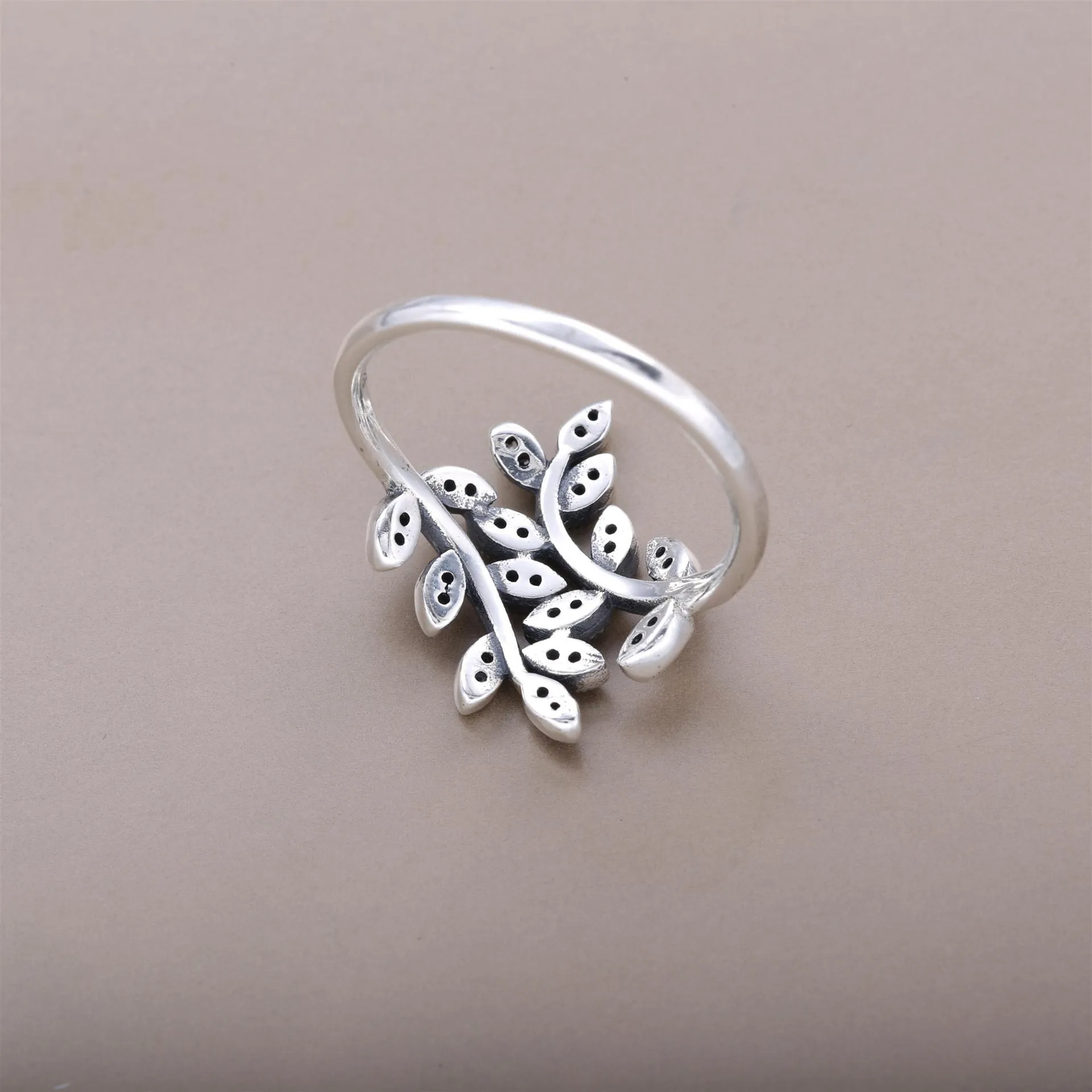 PANDORA Shimmering Leaves Ring - 190921CZ