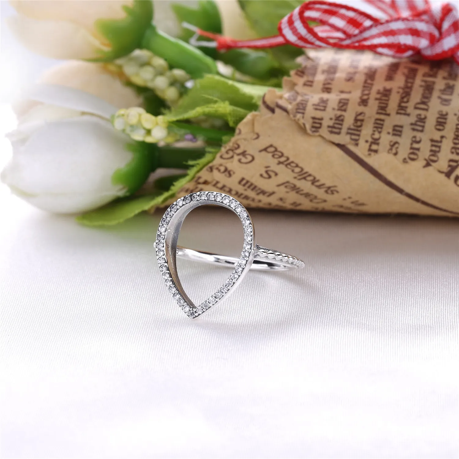 PANDORA Teardrop Silhouette Clear CZ Ring - 196253CZ